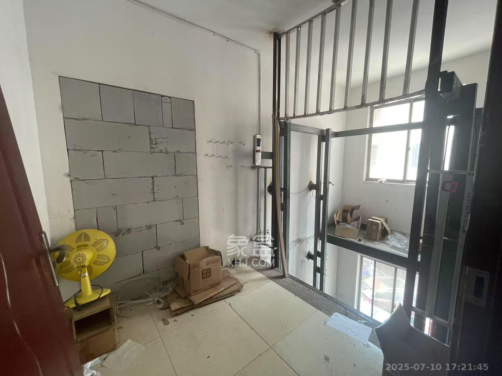 高桥火焰市场 8室3厅5卫 4000.0元/月 高桥火焰市场 8室3厅5卫 4000.0元/月室内图