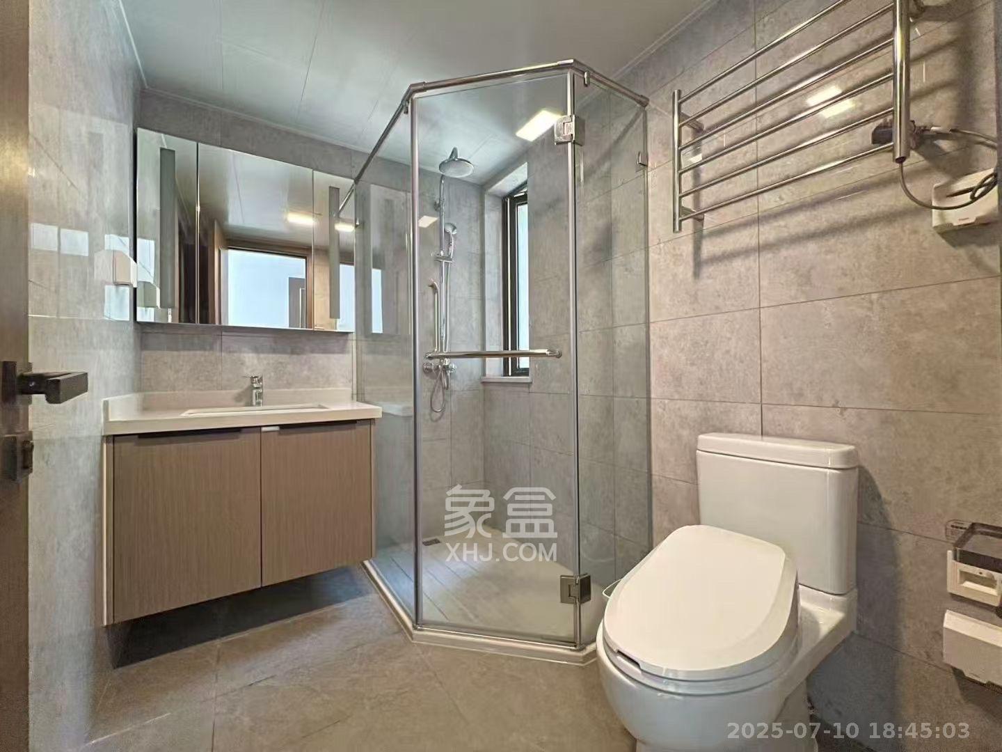 龙湖铂金中心(龙湖春江郦城) 3室2厅2卫 6800.0元/月 龙湖铂金中心(龙湖春江郦城) 3室2厅2卫 6800.0元/月室内图