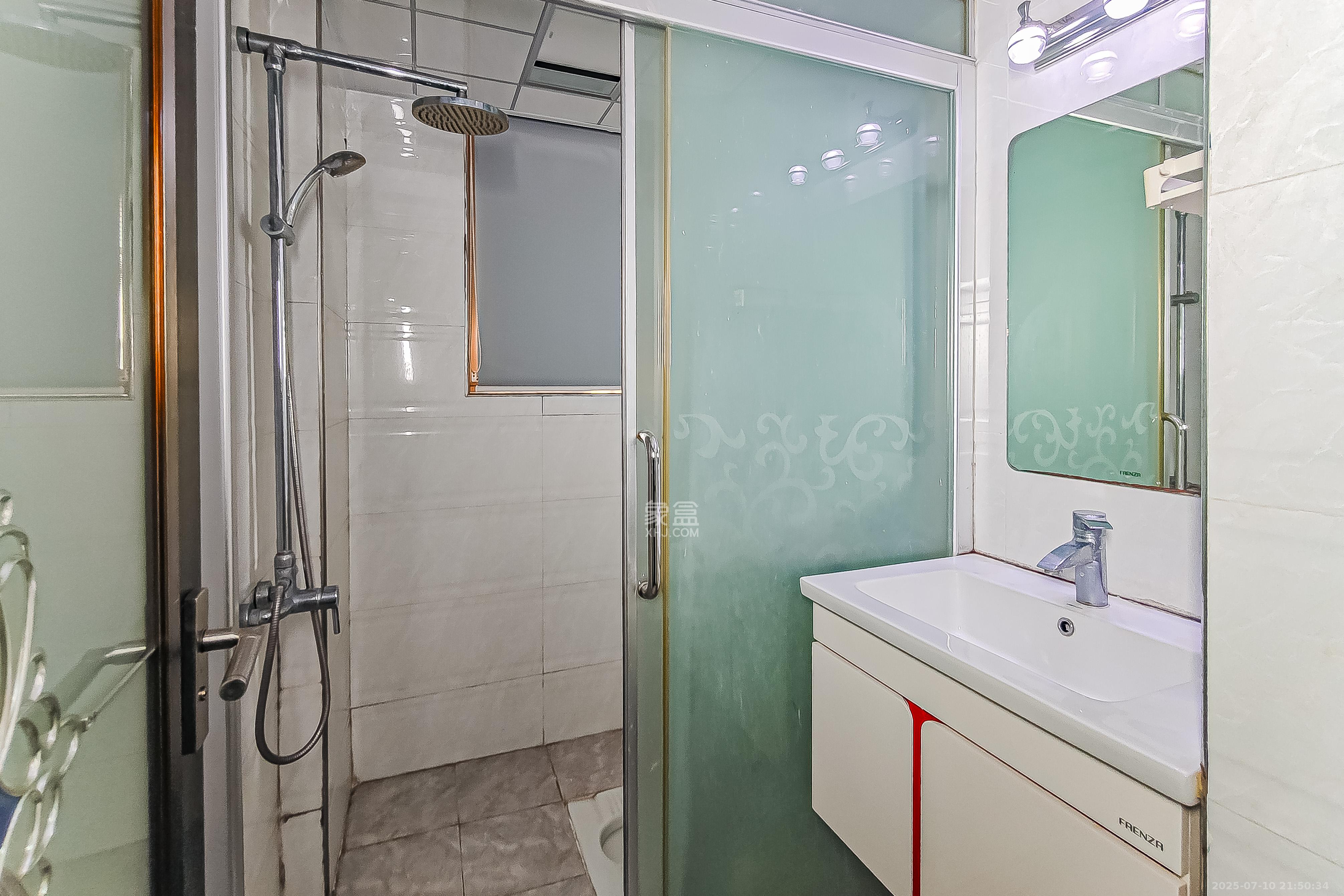 君悦紫园 2室2厅1卫 102.0万 君悦紫园 2室2厅1卫 102.0万卫生间