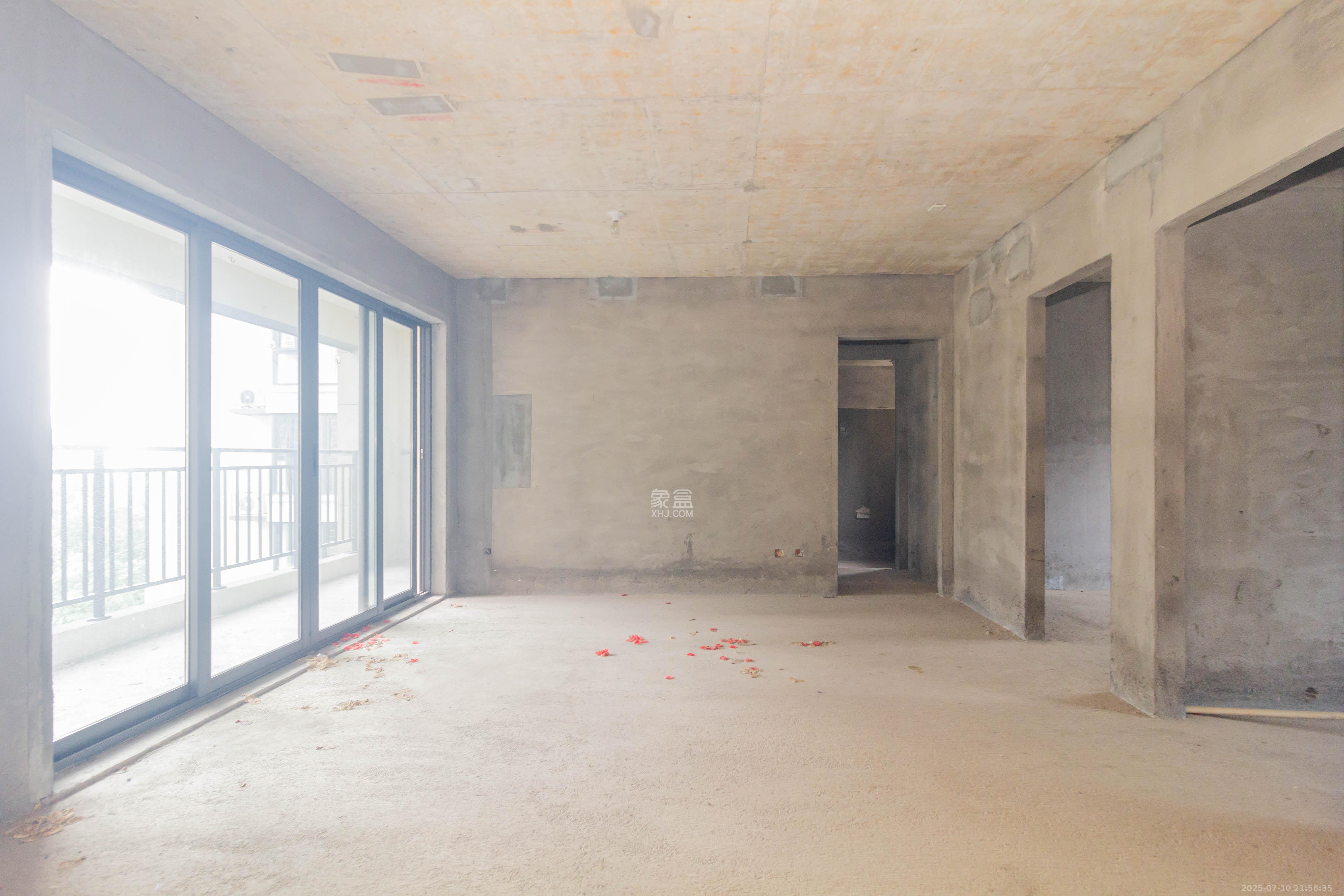 金科景朝集美星宸  4室2厅2卫    77.8万 金科景朝集美星宸  4室2厅2卫    77.8万客厅