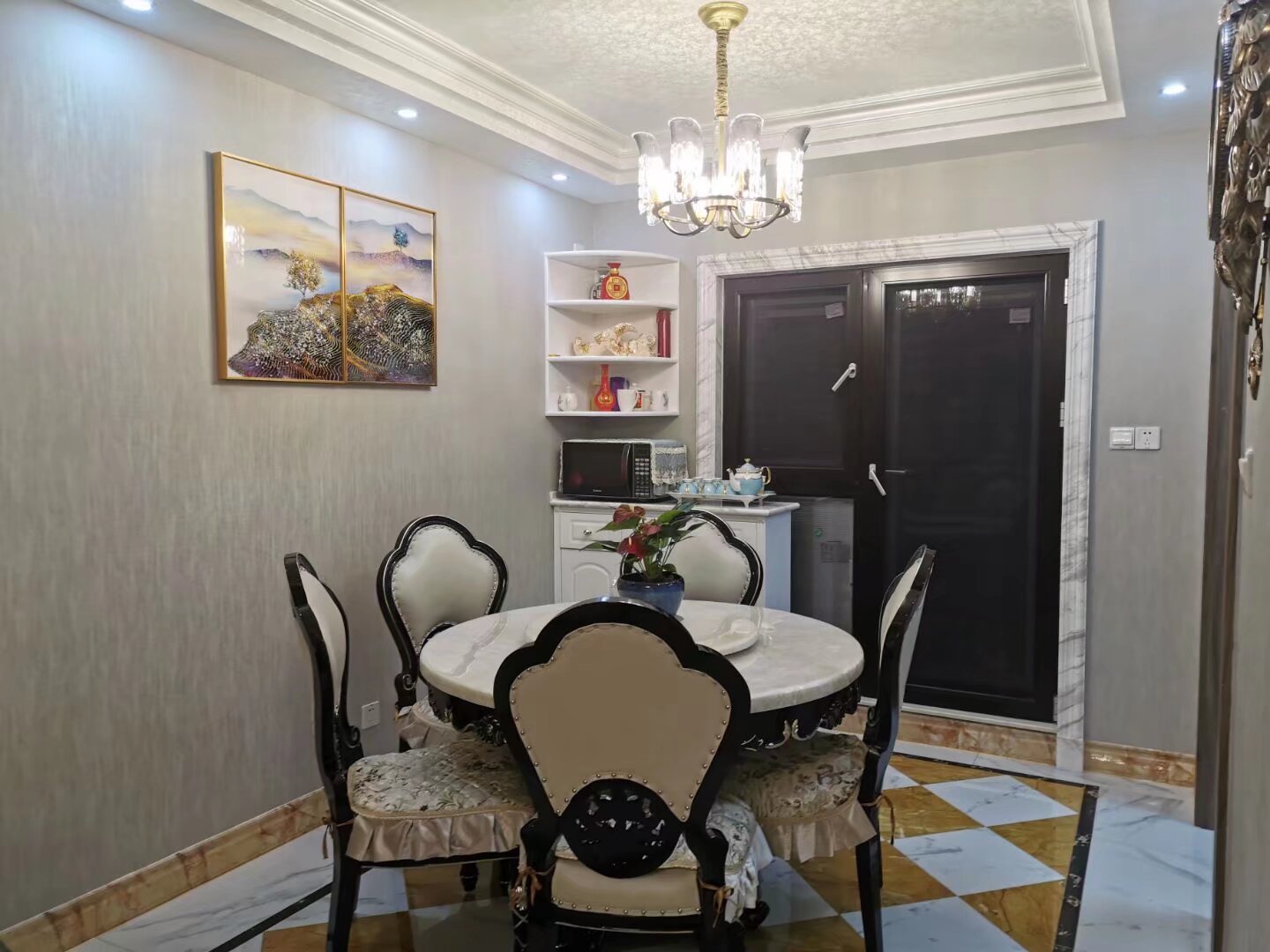 碧桂园豪园 4室2厅2卫 3500.0元/月 碧桂园豪园 4室2厅2卫 3500.0元/月室内图