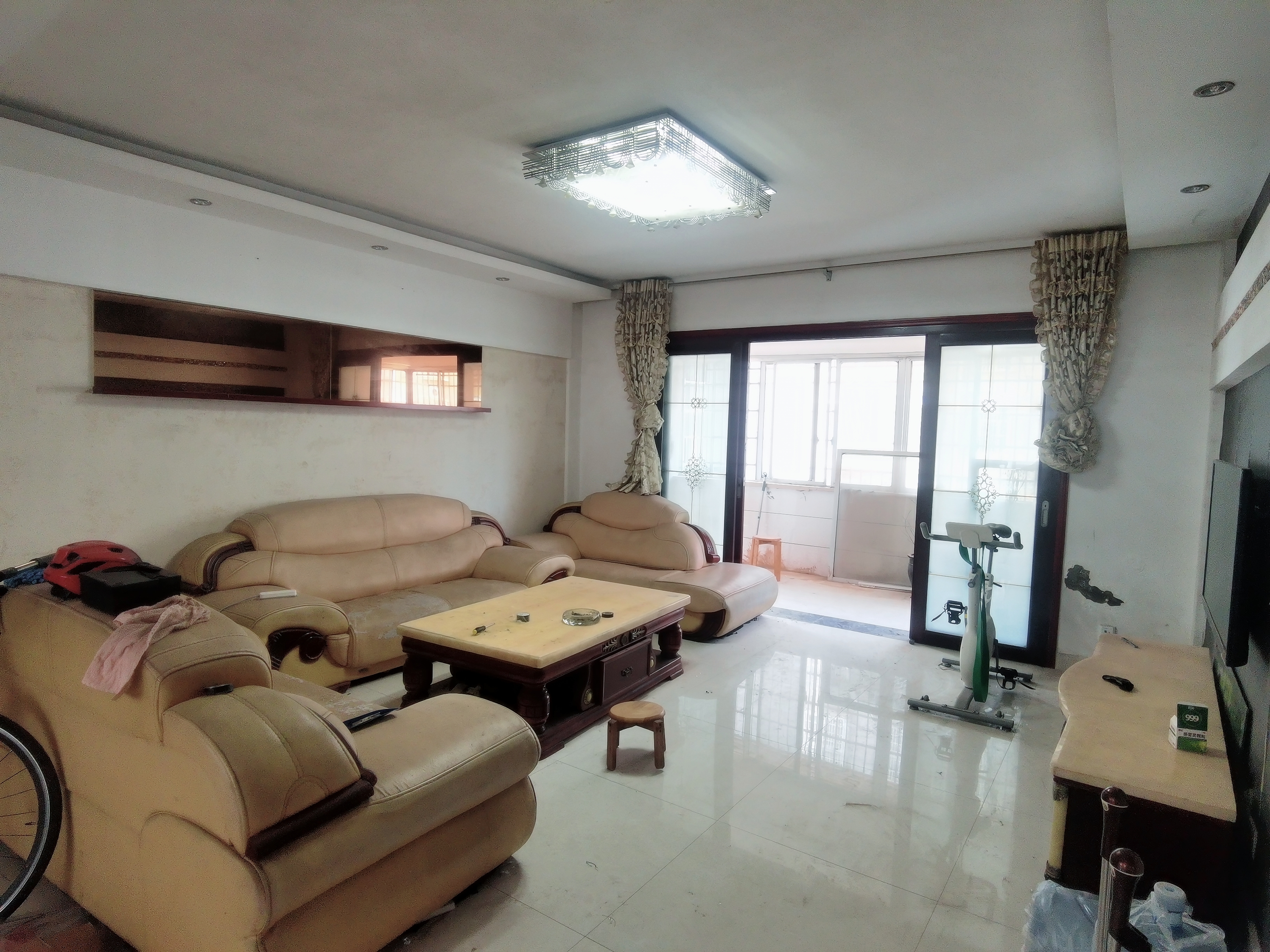 春晓小区  3室2厅2卫    1400.0元/月 春晓小区  3室2厅2卫    1400.0元/月室内图