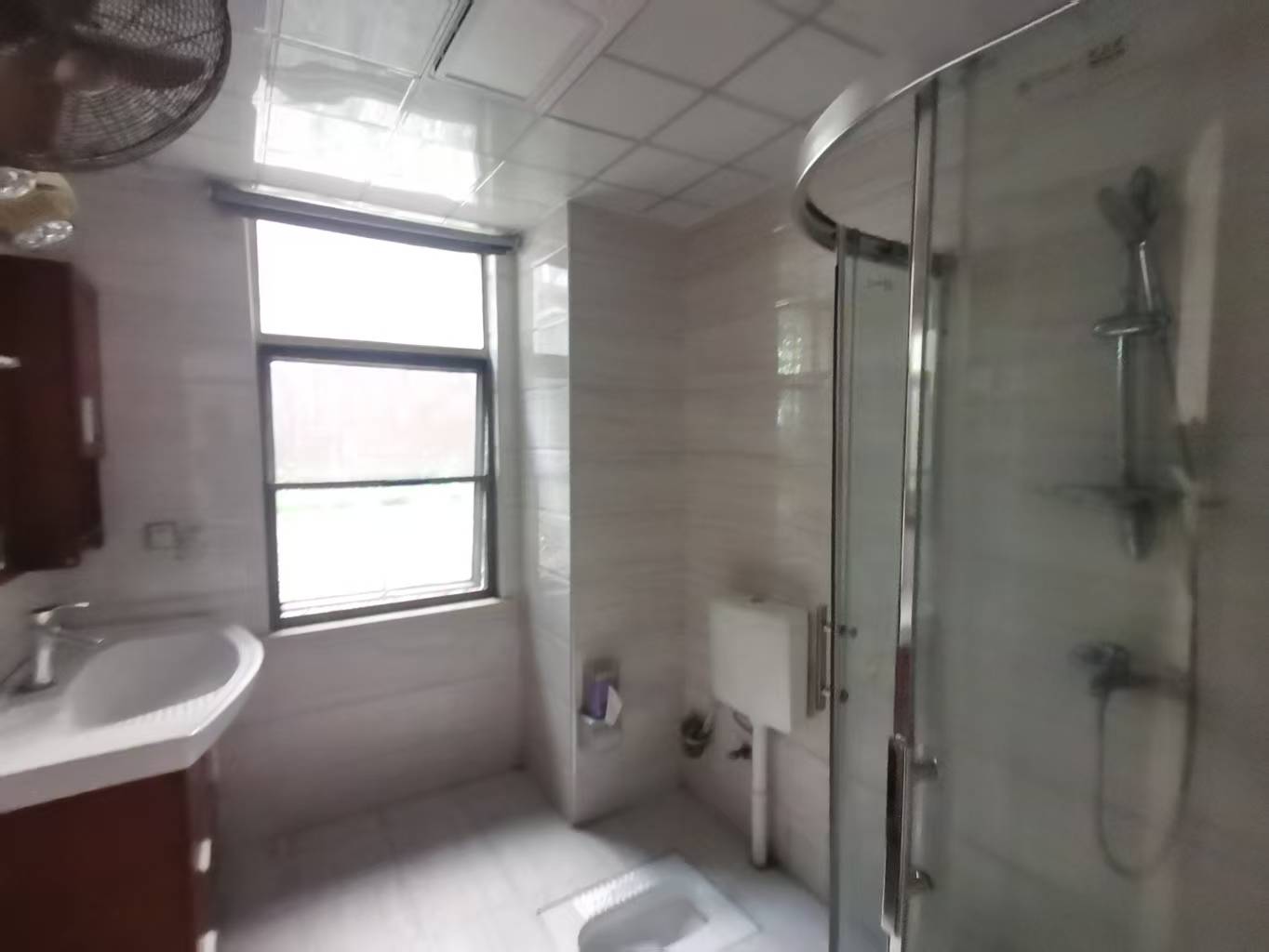 佳宁娜小区(梓山湖小区) 4室2厅2卫 57.0万 佳宁娜小区(梓山湖小区) 4室2厅2卫 57.0万室内图