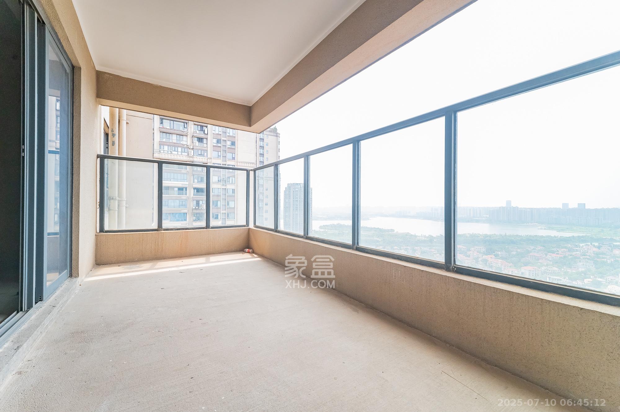 碧桂园威尼斯城 5室2厅2卫 235.88万 碧桂园威尼斯城 5室2厅2卫 235.88万其他