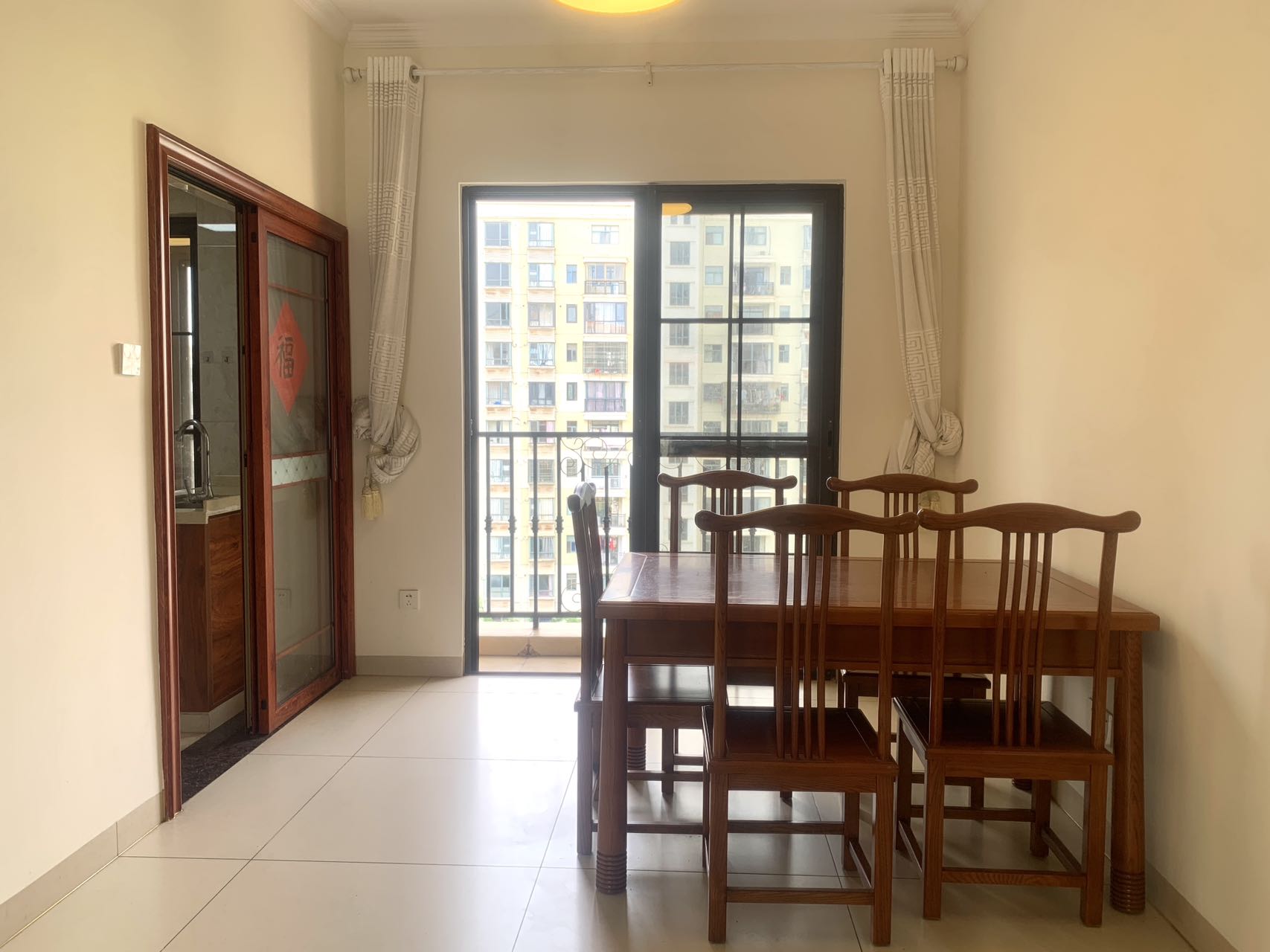 美林谷  2室2厅1卫    350.0万 美林谷  2室2厅1卫    350.0万客厅