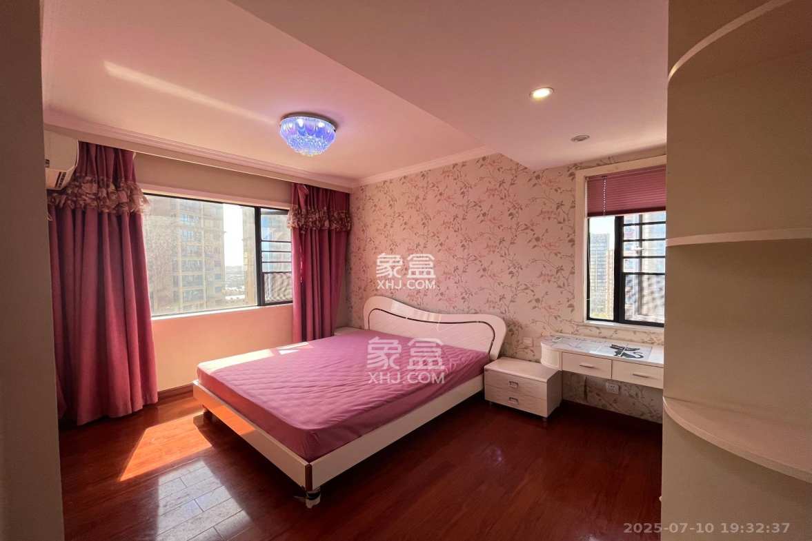 中南红领邦(红星嘉和苑) 3室2厅1卫 2100.0元/月 中南红领邦(红星嘉和苑) 3室2厅1卫 2100.0元/月室内图