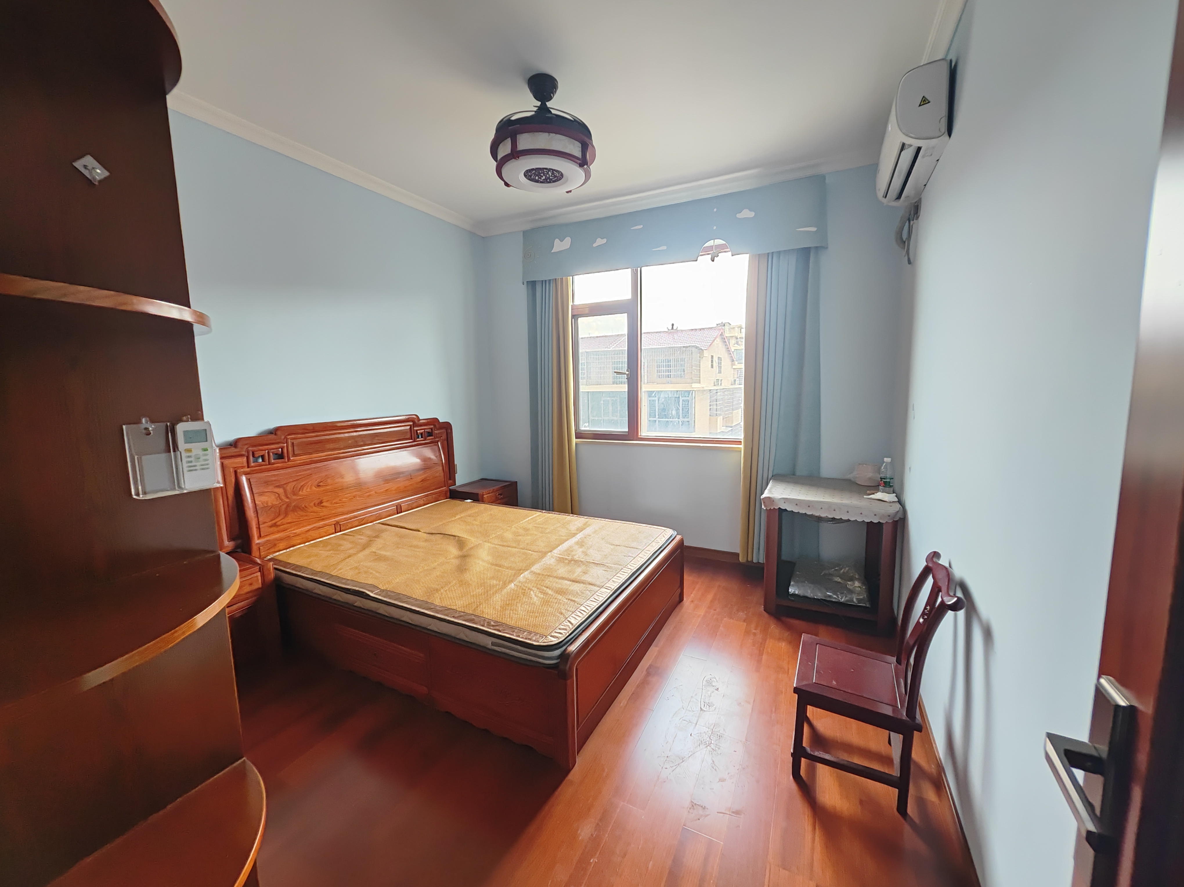 信合家园 4室2厅2卫 3500.0元/月 信合家园 4室2厅2卫 3500.0元/月室内图