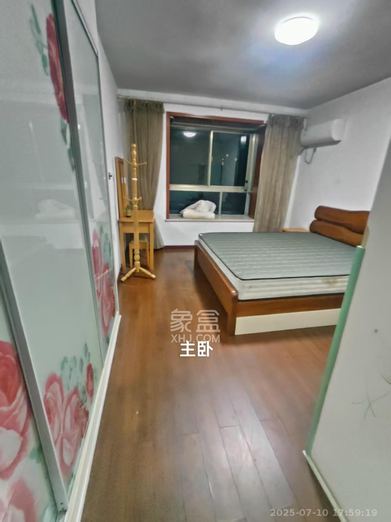 涉外花园 3室2厅2卫 2200.0元/月 涉外花园 3室2厅2卫 2200.0元/月室内图