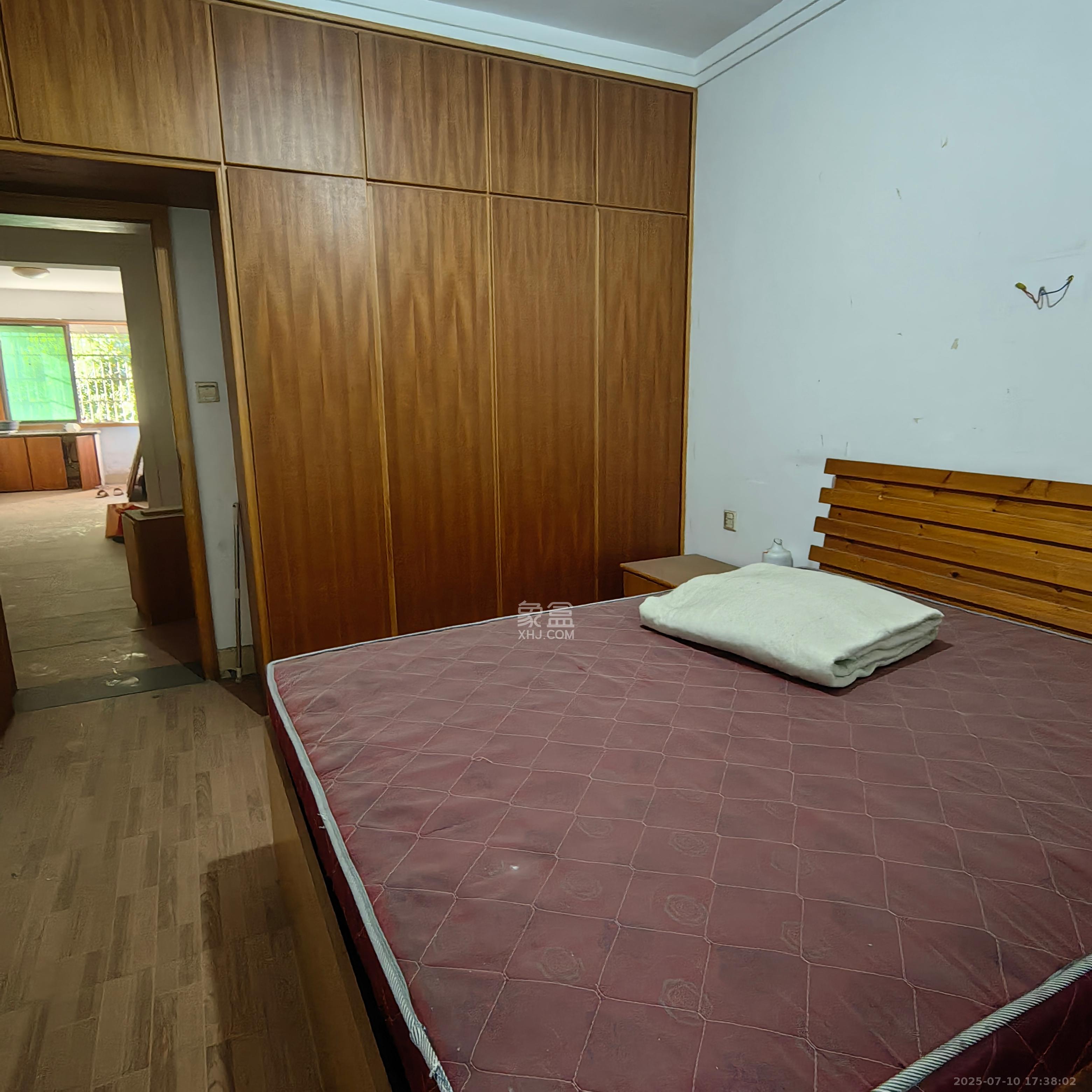 中南汽车世界  3室2厅1卫    1300.0元/月室内图