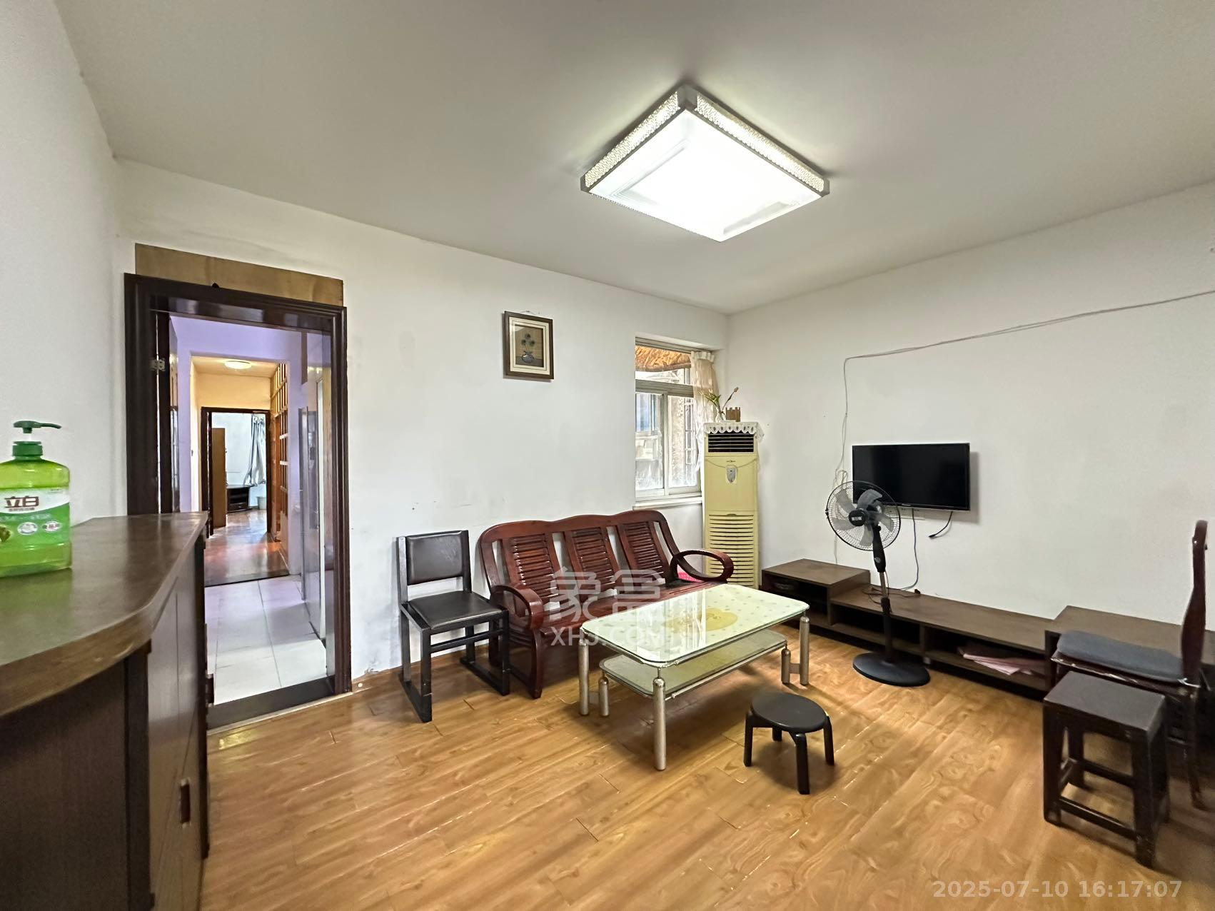 市总工会宿舍(司马里36号) 3室2厅1卫 1700.0元/月 市总工会宿舍(司马里36号) 3室2厅1卫 1700.0元/月室内图