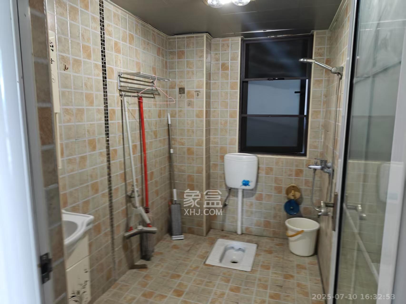 达美D6区  3室2厅2卫   2800.00元/月室内图