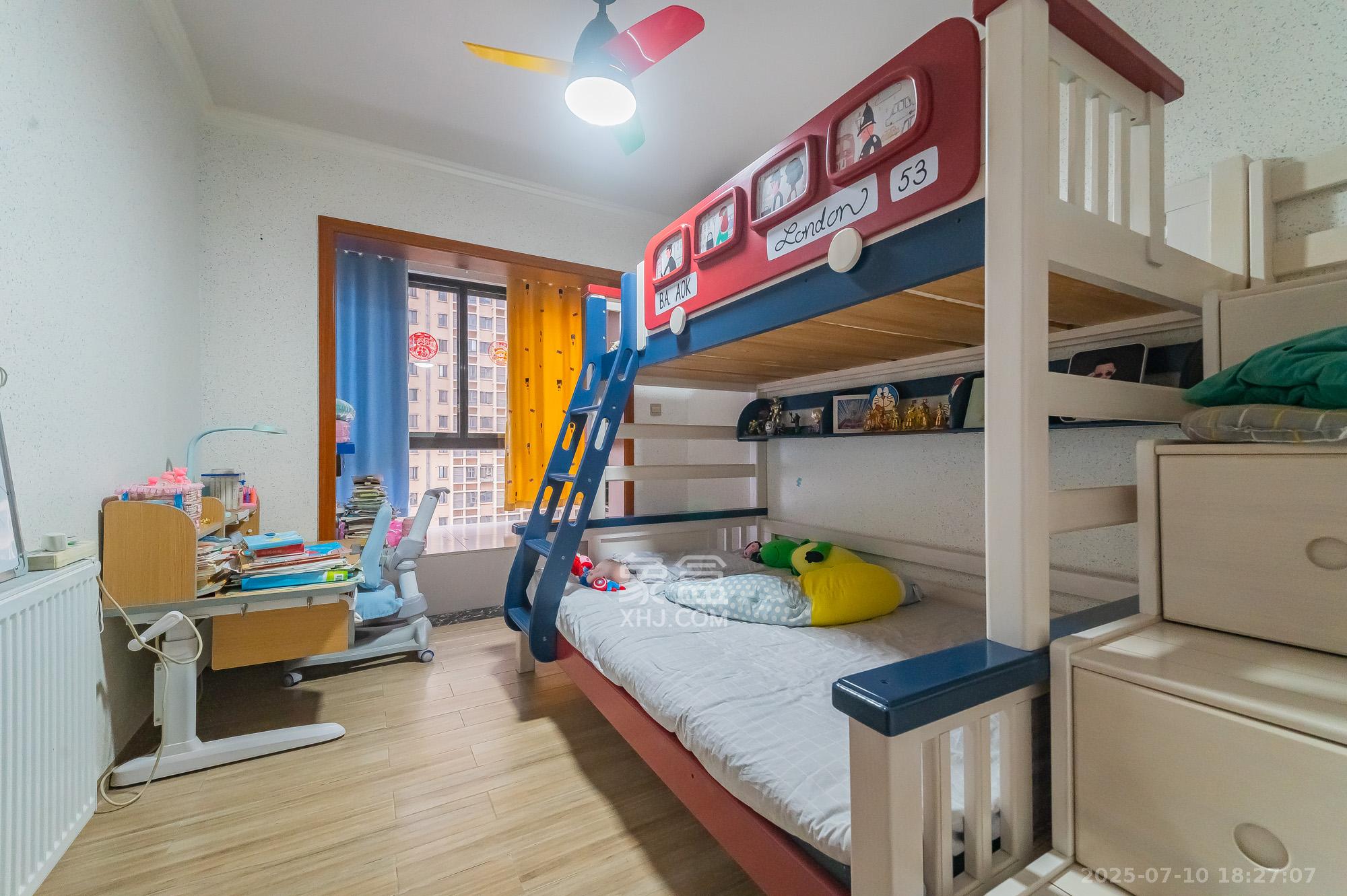 深业睿城  4室2厅1卫    121.8万 深业睿城  4室2厅1卫    121.8万卧室