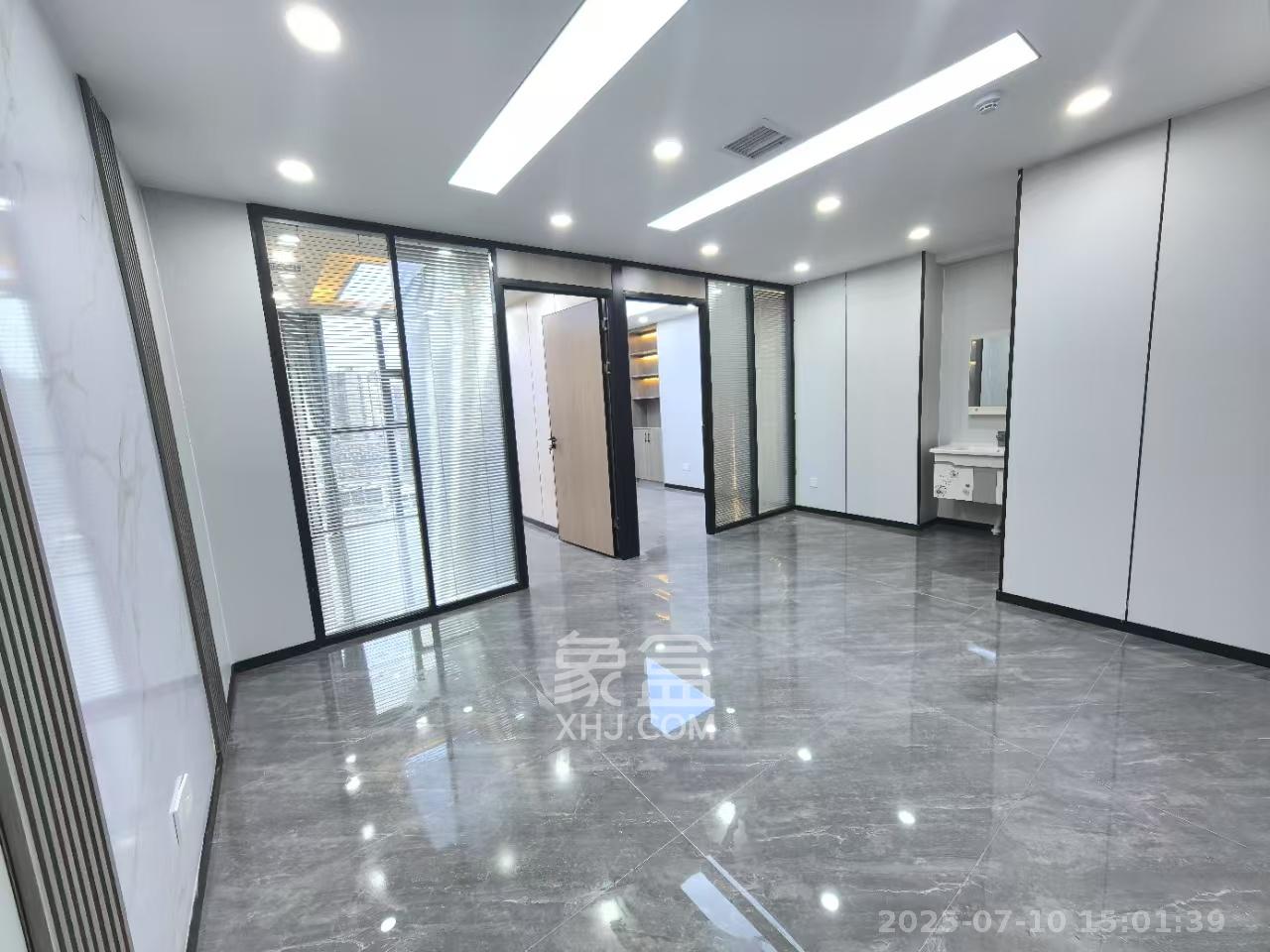 万坤图财富广场  2室1厅1卫   4500.00元/月室内图