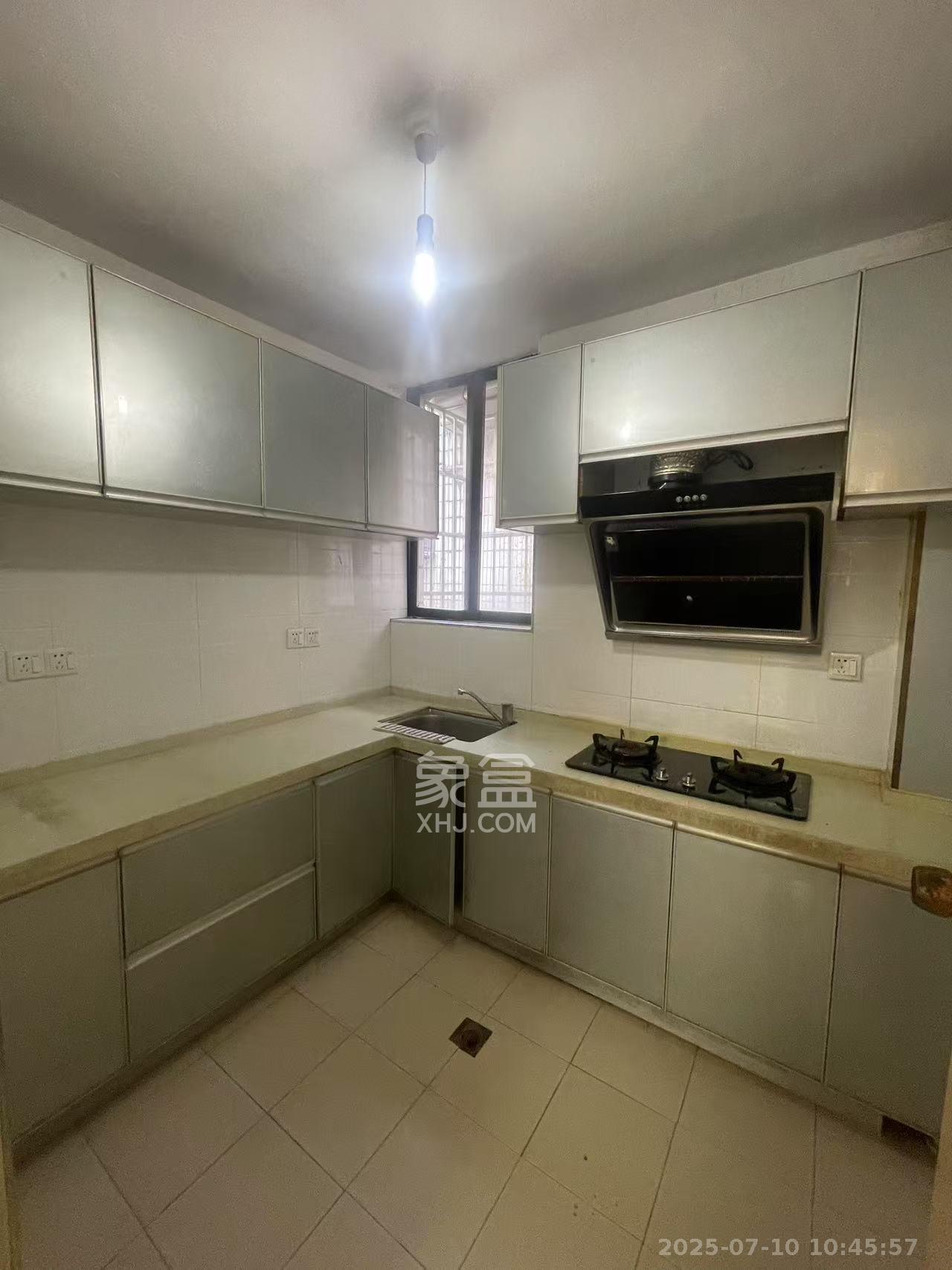 新富城 2室1厅1卫 2000.0元/月 新富城 2室1厅1卫 2000.0元/月室内图