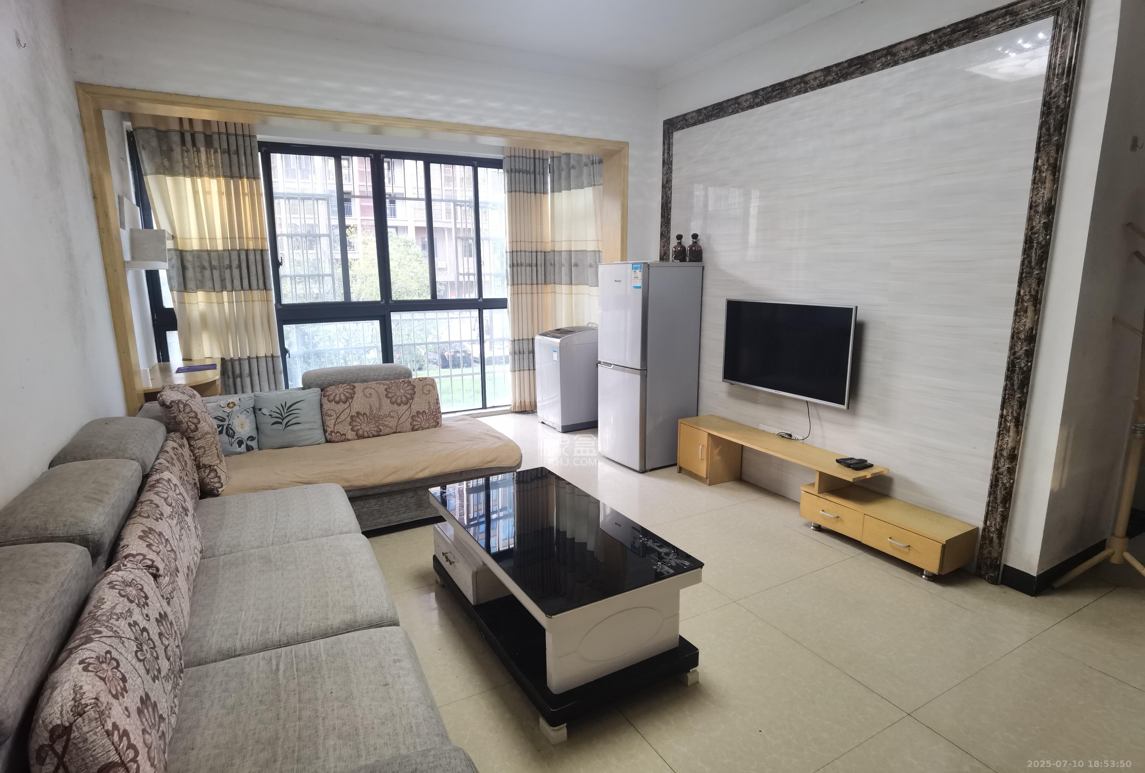 山水新城  2室2厅1卫   1700.00元/月室内图