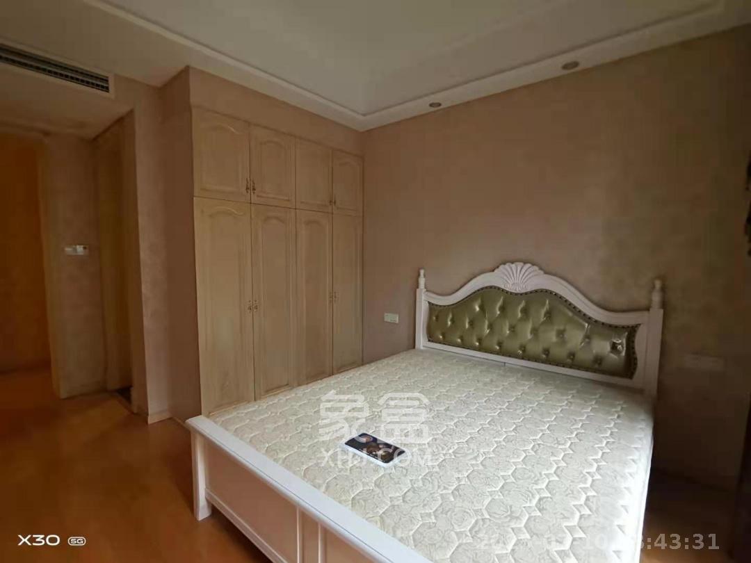 中隆国际御玺 4室2厅3卫 5500.0元/月 中隆国际御玺 4室2厅3卫 5500.0元/月室内图