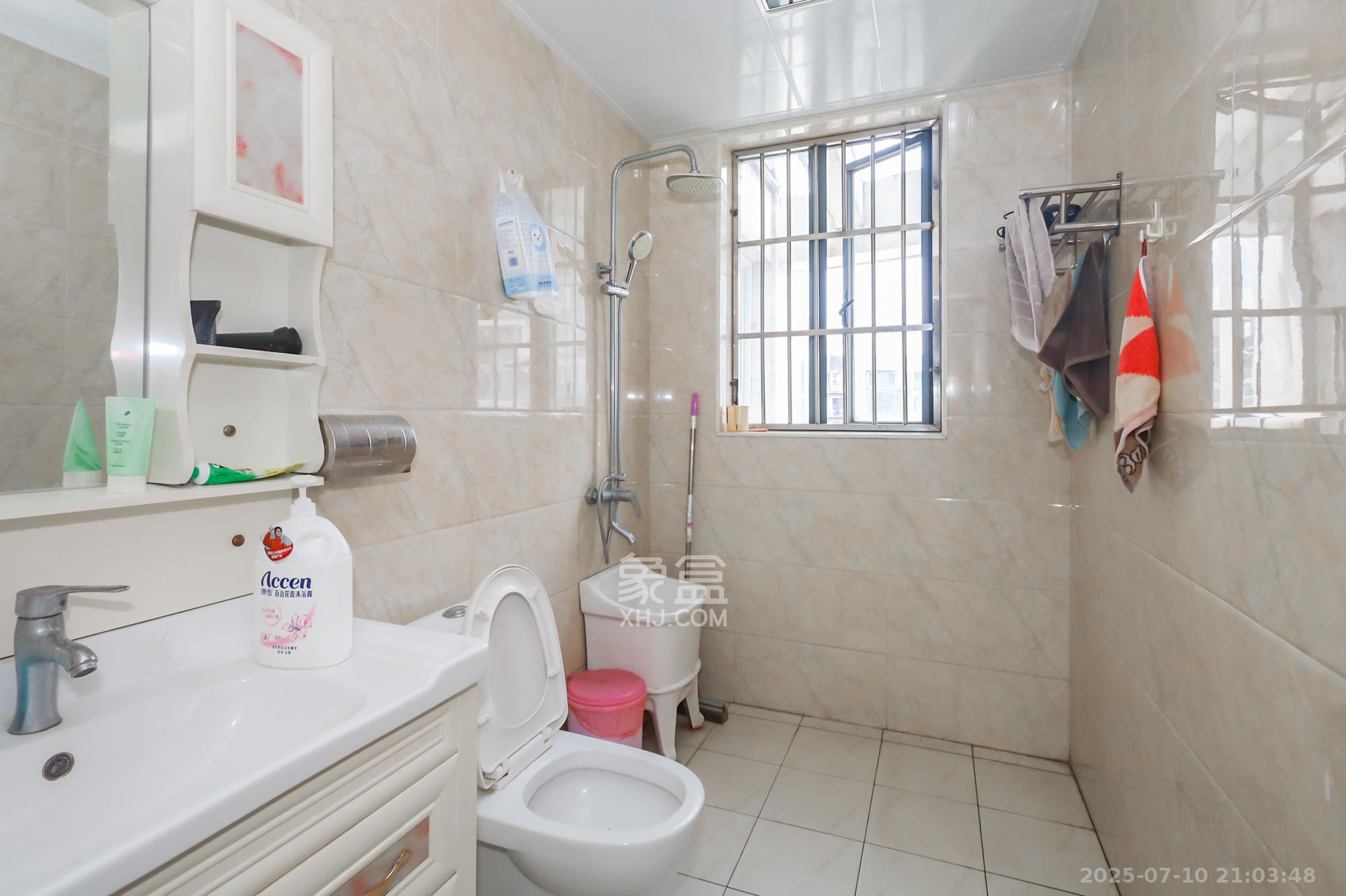 美林银谷 4室2厅1卫 136.0万 美林银谷 4室2厅1卫 136.0万卫生间