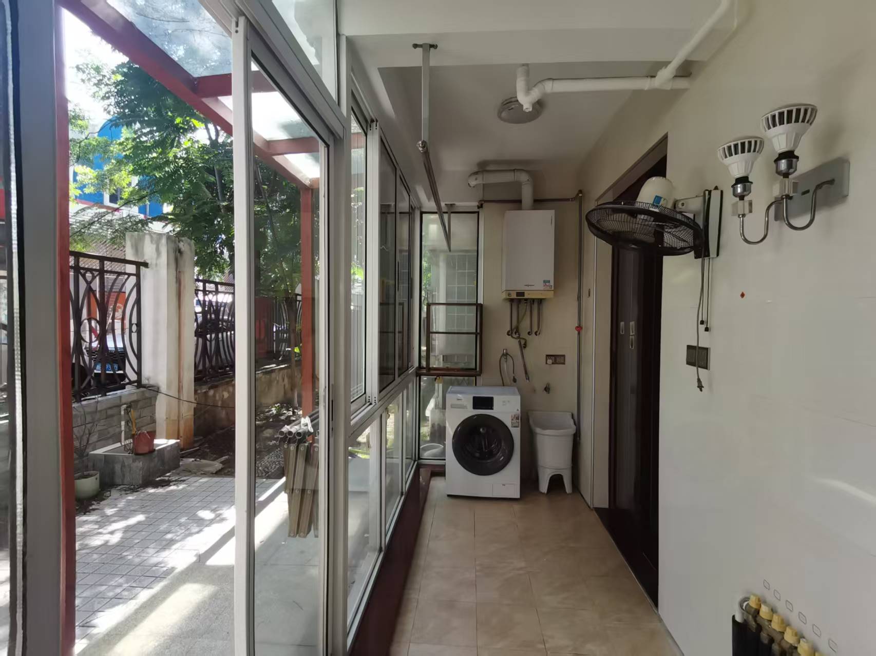 佳宁娜小区(梓山湖小区) 4室2厅2卫 57.0万 佳宁娜小区(梓山湖小区) 4室2厅2卫 57.0万室内图