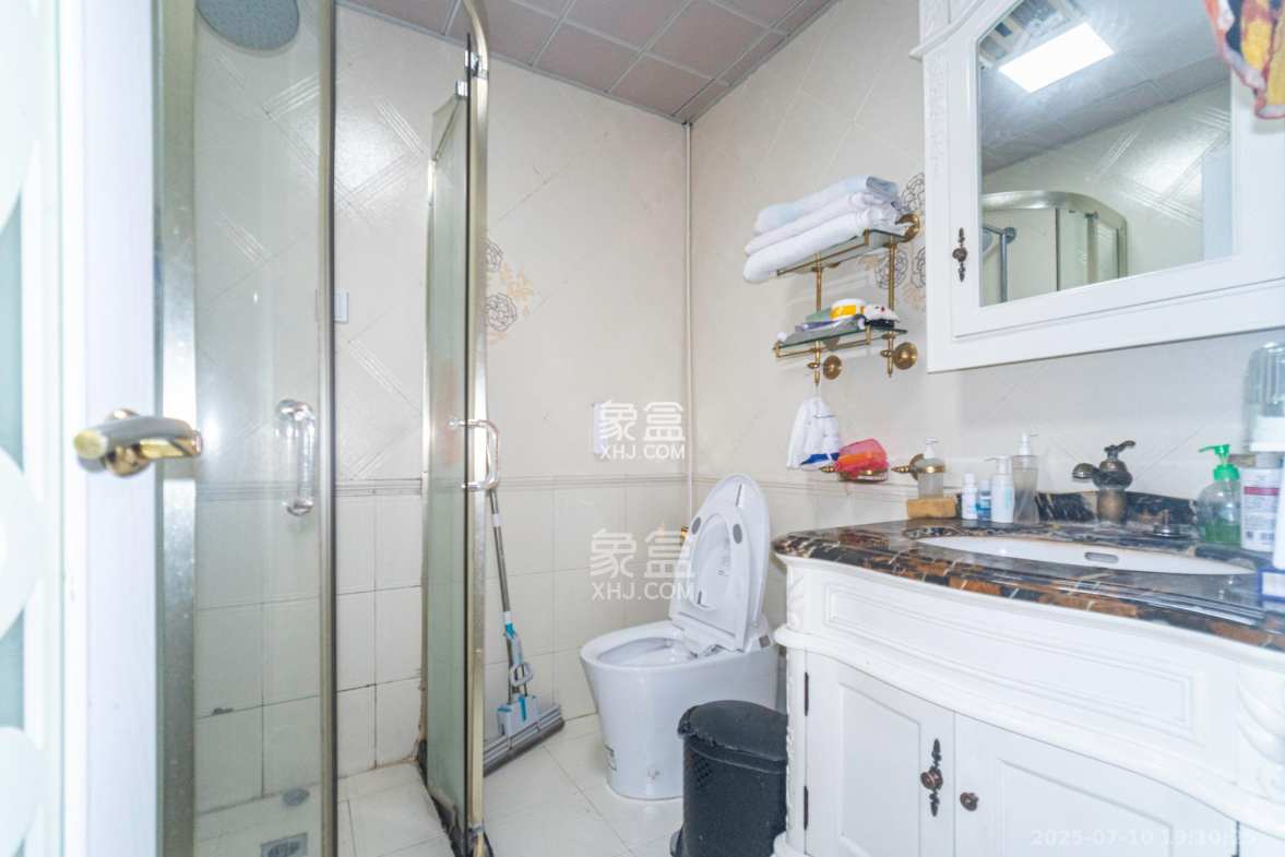 山水湾  5室2厅4卫    498.0万 山水湾  5室2厅4卫    498.0万卫生间