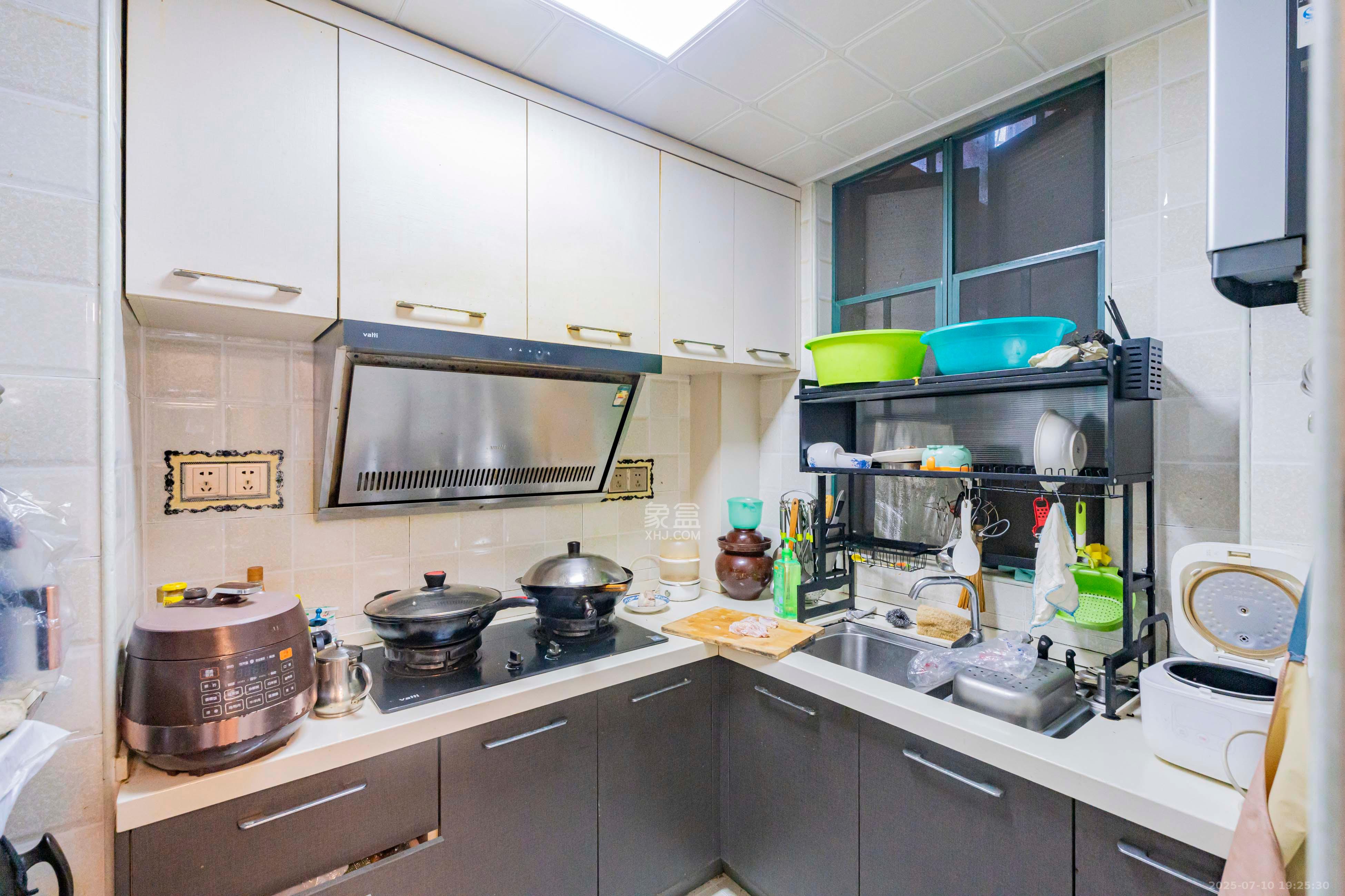 绿洲花园  3室2厅1卫    90.0万 绿洲花园  3室2厅1卫    90.0万厨房