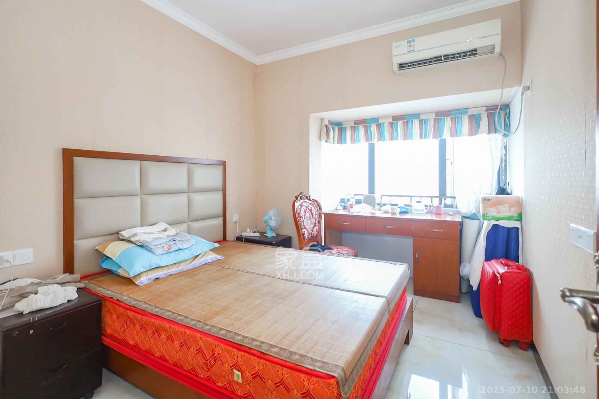 美林银谷 4室2厅1卫 136.0万 美林银谷 4室2厅1卫 136.0万卧室