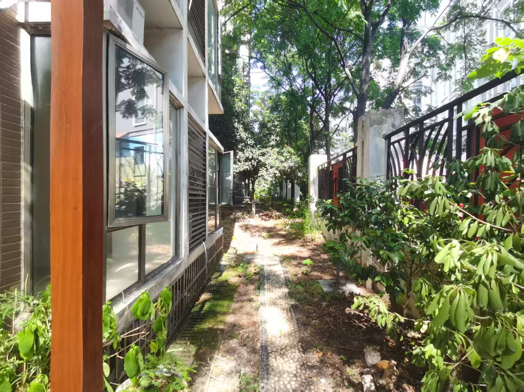 佳宁娜小区(梓山湖小区) 4室2厅2卫 57.0万 佳宁娜小区(梓山湖小区) 4室2厅2卫 57.0万室内图