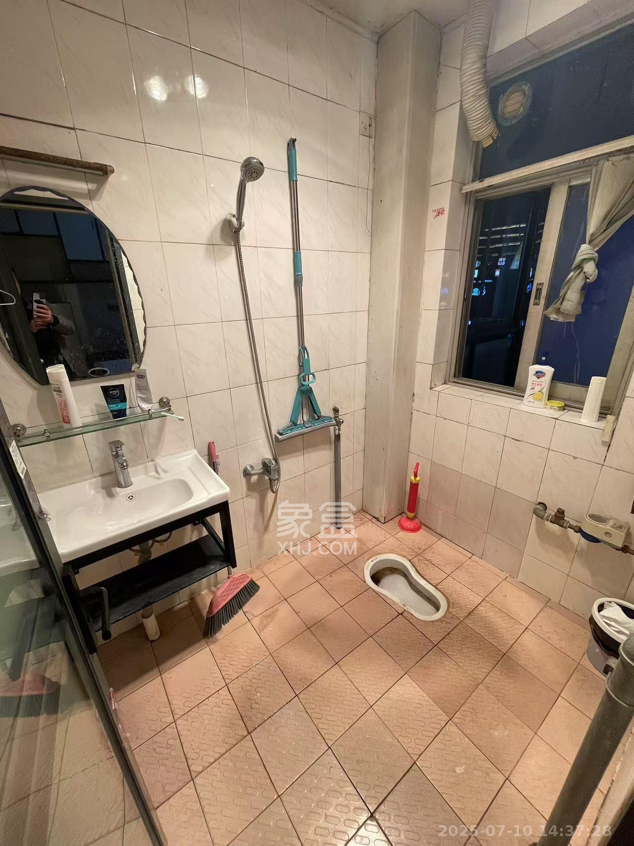 岳麓区教师村 3室2厅2卫 2600.0元/月 岳麓区教师村 3室2厅2卫 2600.0元/月室内图