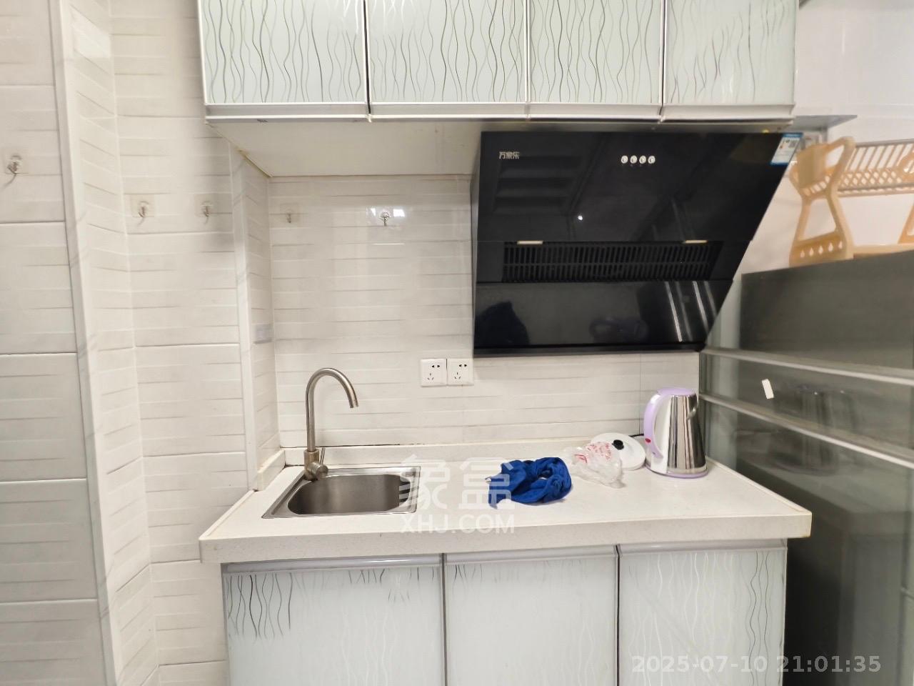 裕天国际商汇中心 1室0厅0卫 1350.0元/月 裕天国际商汇中心 1室0厅0卫 1350.0元/月室内图