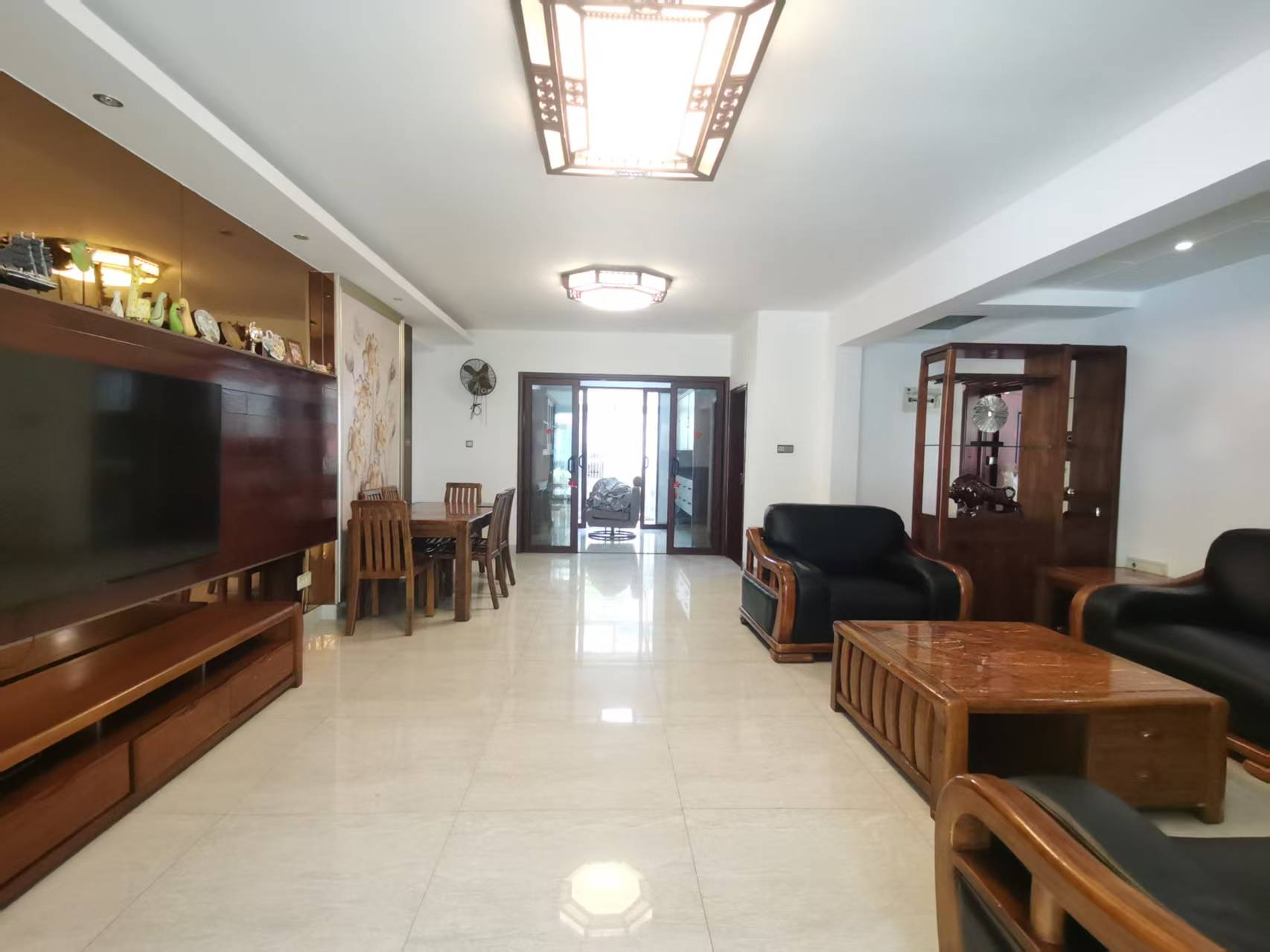 佳宁娜小区(梓山湖小区) 4室2厅2卫 57.0万 佳宁娜小区(梓山湖小区) 4室2厅2卫 57.0万室内图