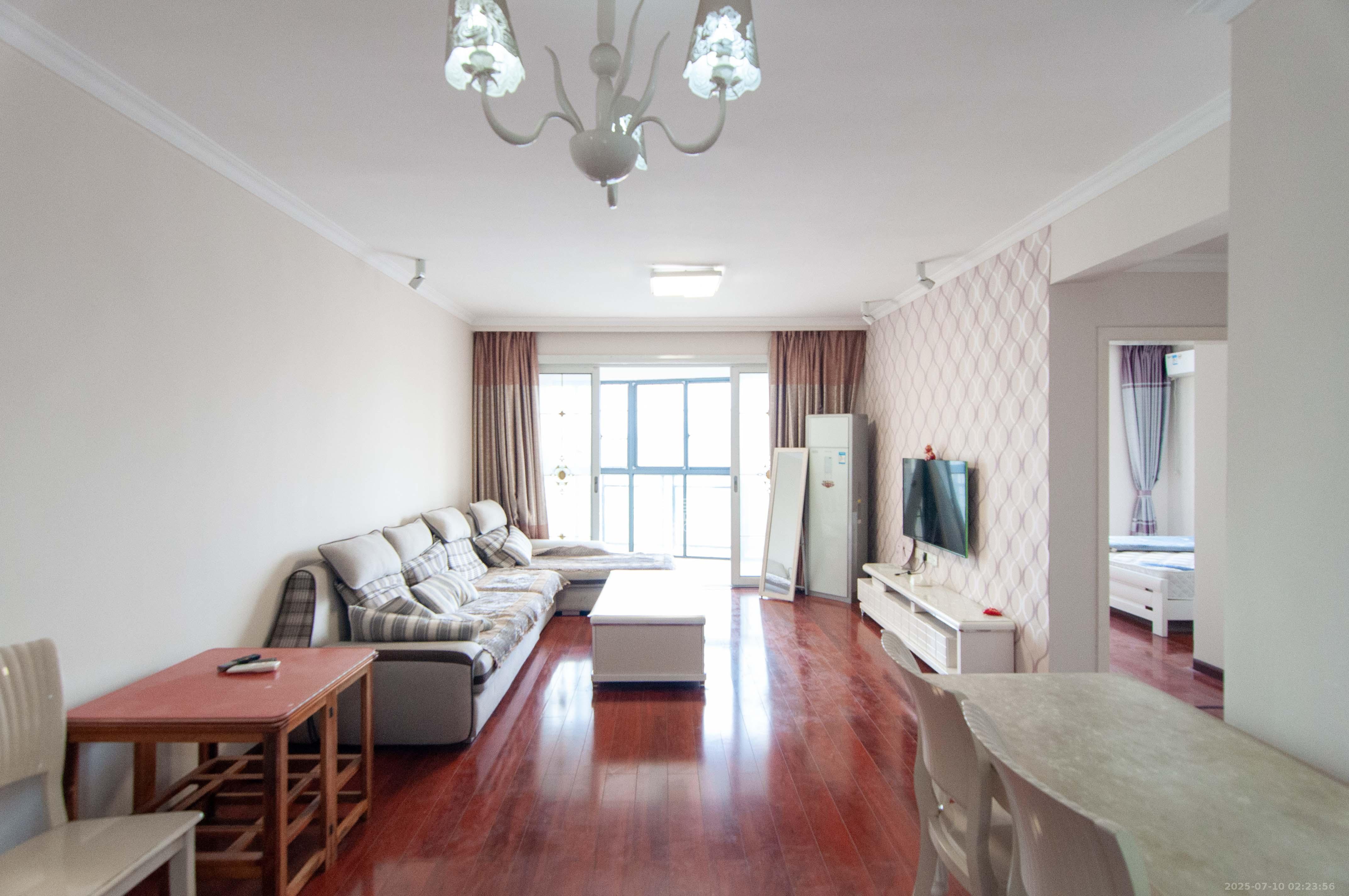 海林馨香雅苑  3室2厅1卫    73.8万 海林馨香雅苑  3室2厅1卫    73.8万客厅