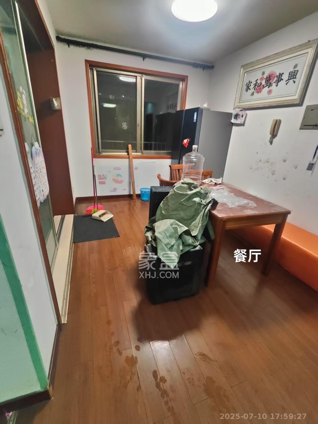 涉外花园 3室2厅2卫 2200.0元/月 涉外花园 3室2厅2卫 2200.0元/月室内图