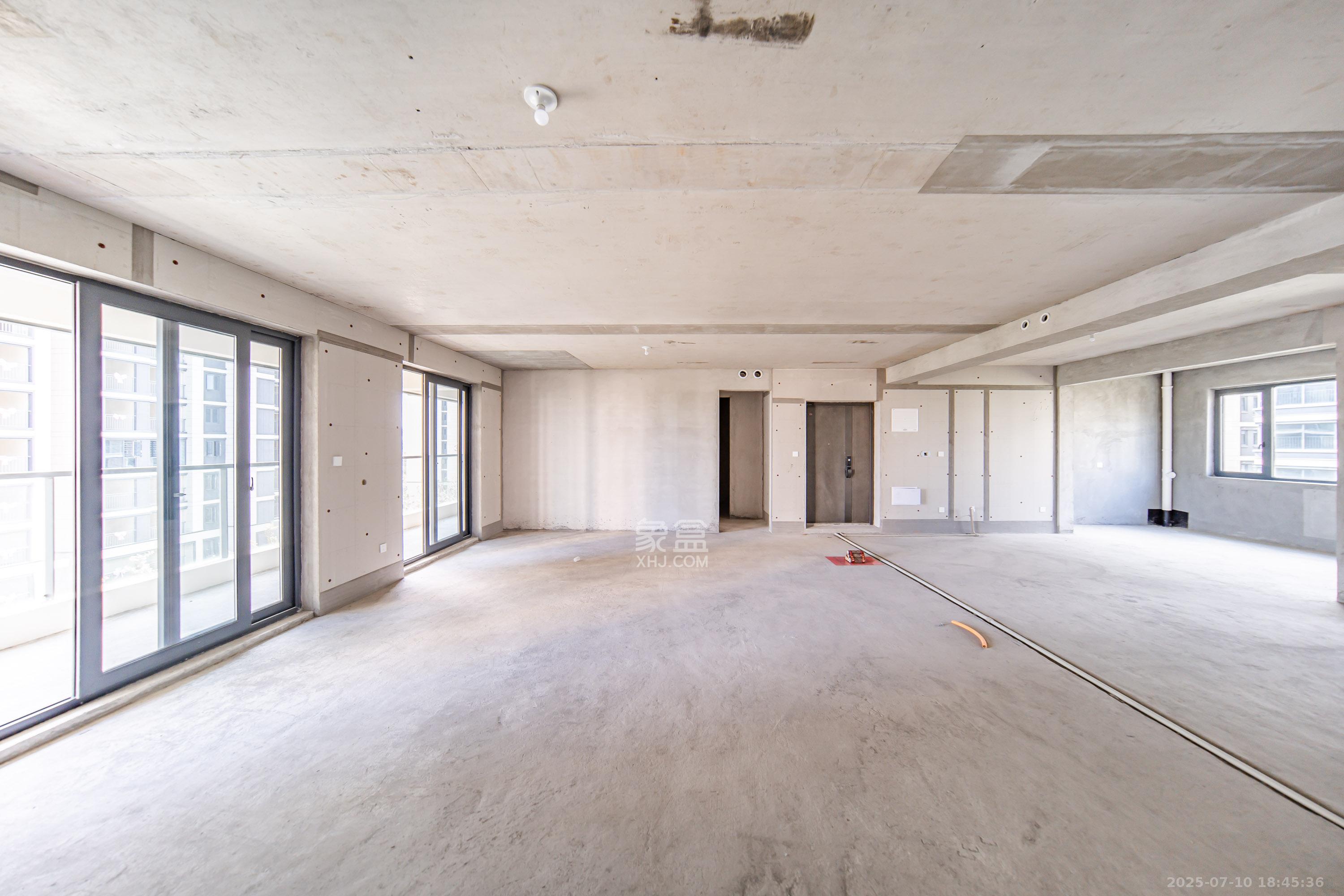中建钰山湖  4室2厅2卫    390.0万