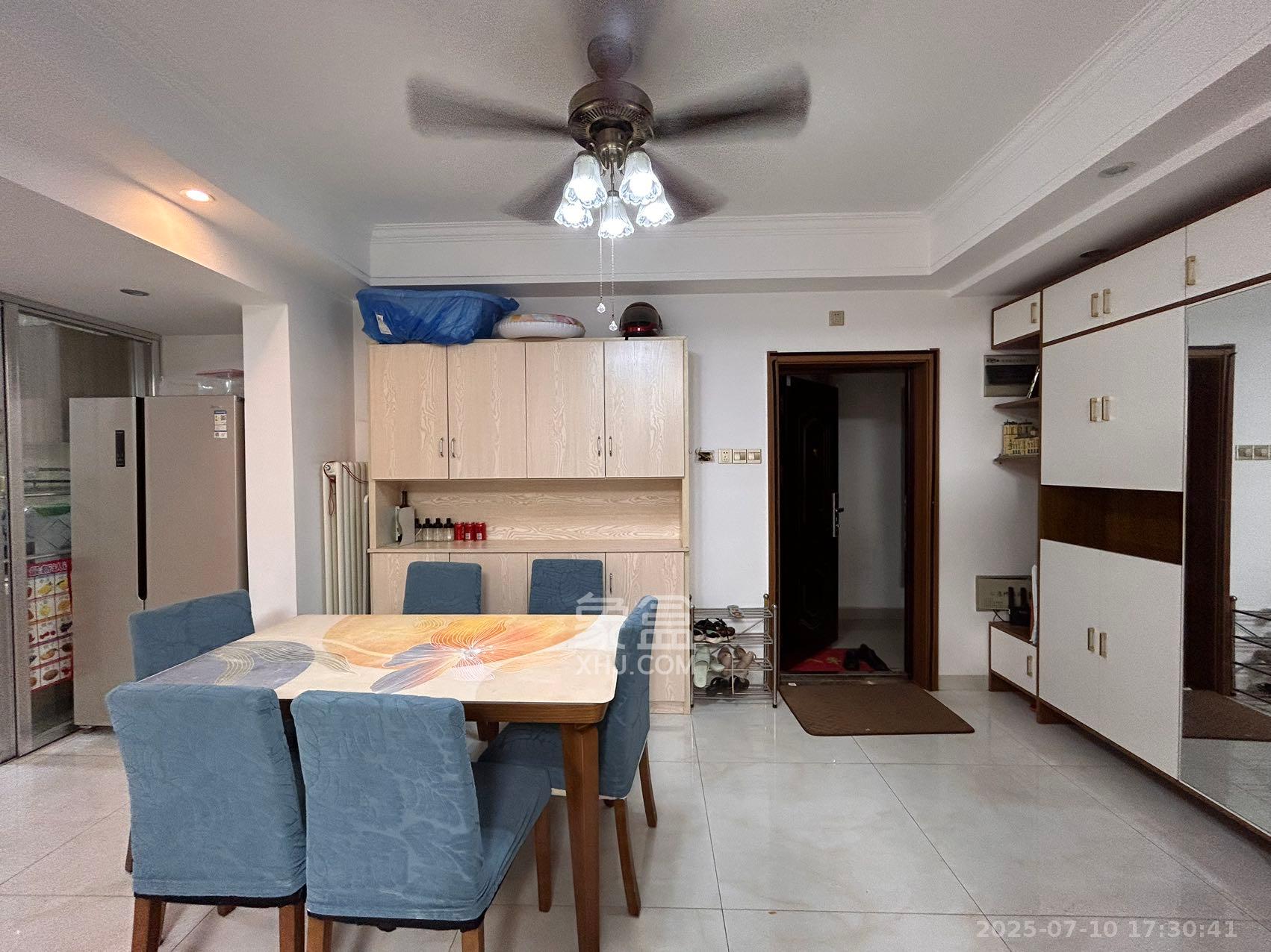 怡海星城 3室2厅2卫 2300.0元/月 怡海星城 3室2厅2卫 2300.0元/月室内图