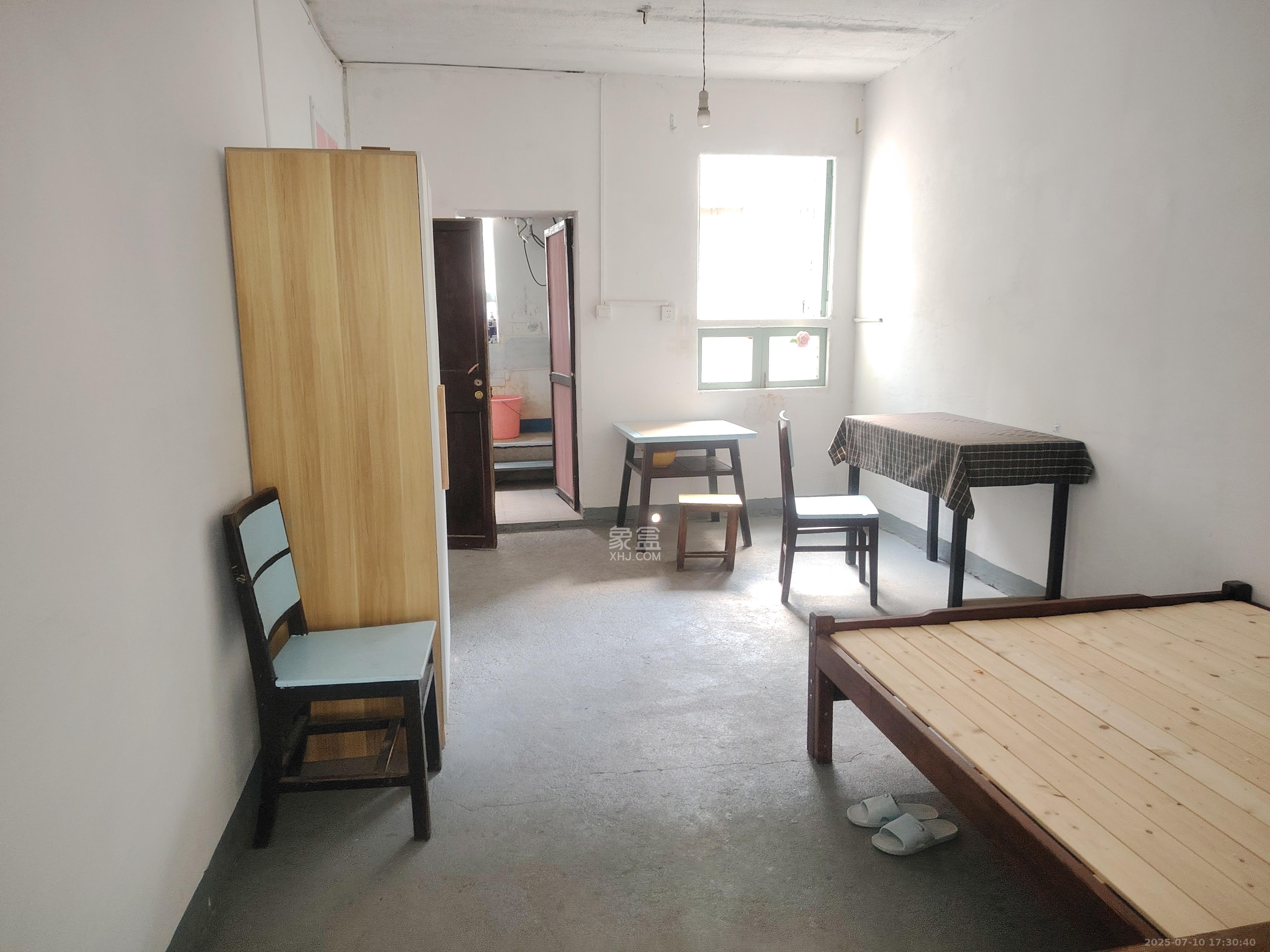 八一路散盘 2室1厅1卫 2100.0元/月 八一路散盘 2室1厅1卫 2100.0元/月室内图