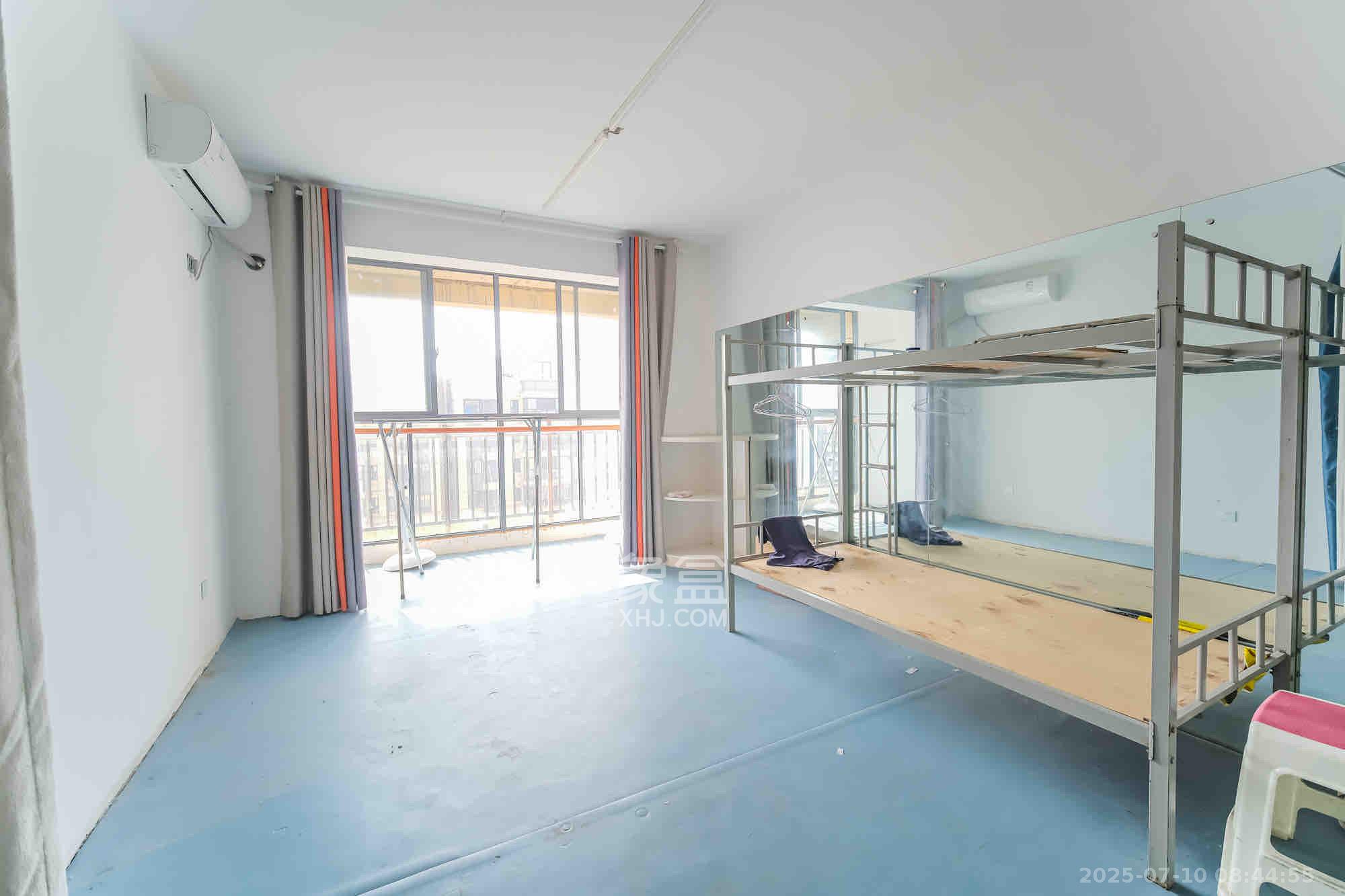 保利香槟国际 2室2厅1卫 1700.0元/月 保利香槟国际 2室2厅1卫 1700.0元/月室内图