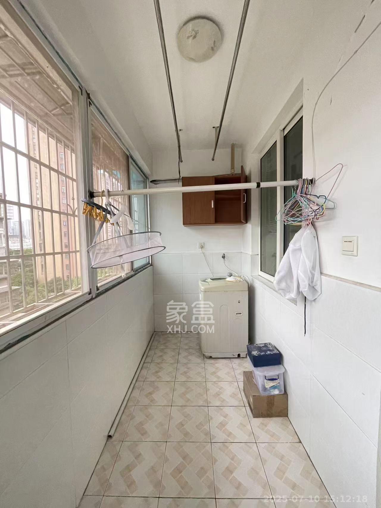 天鸿小区  2室2厅1卫   1700.00元/月室内图