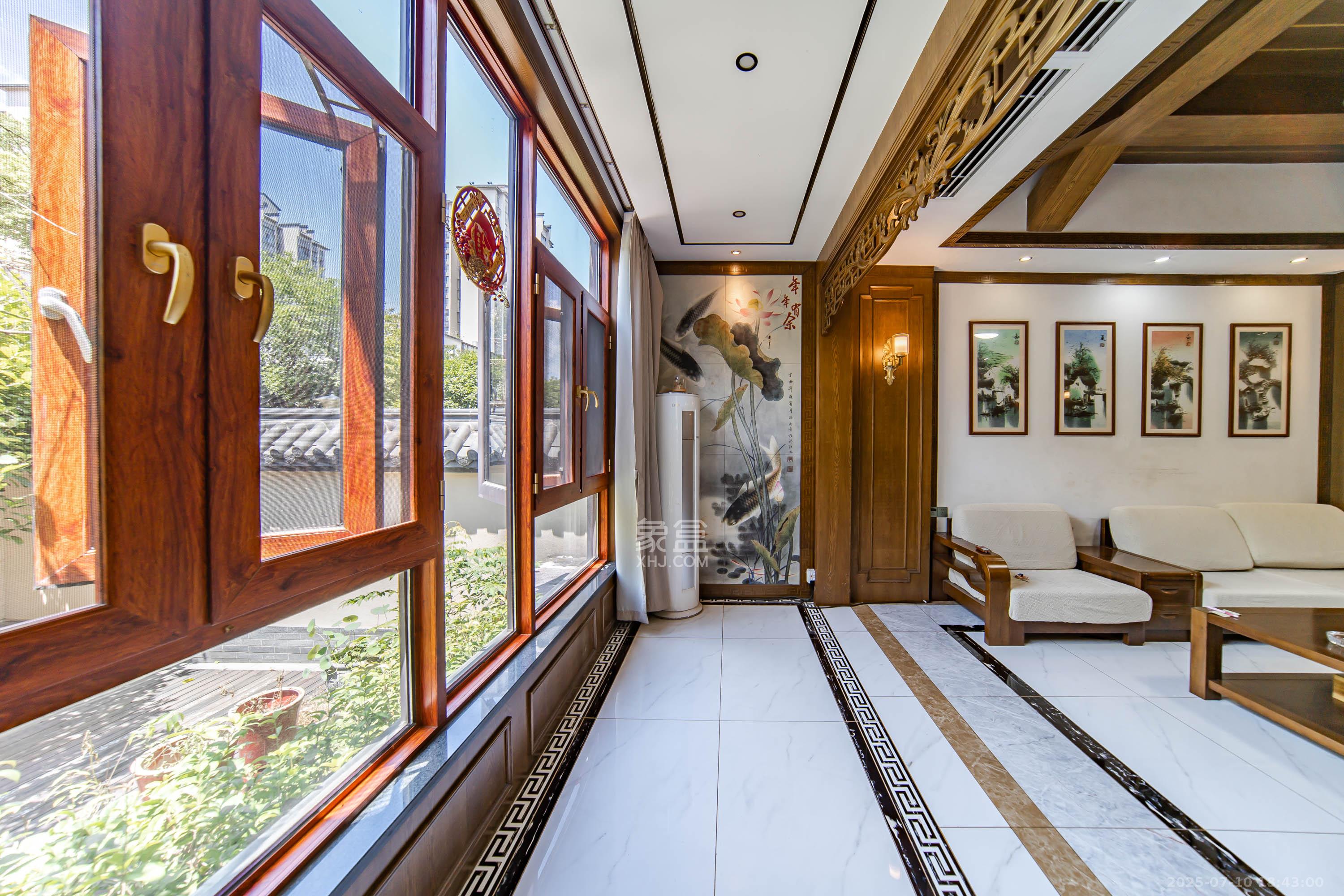 金科东方大院五期  5室2厅3卫    590.0万阳台