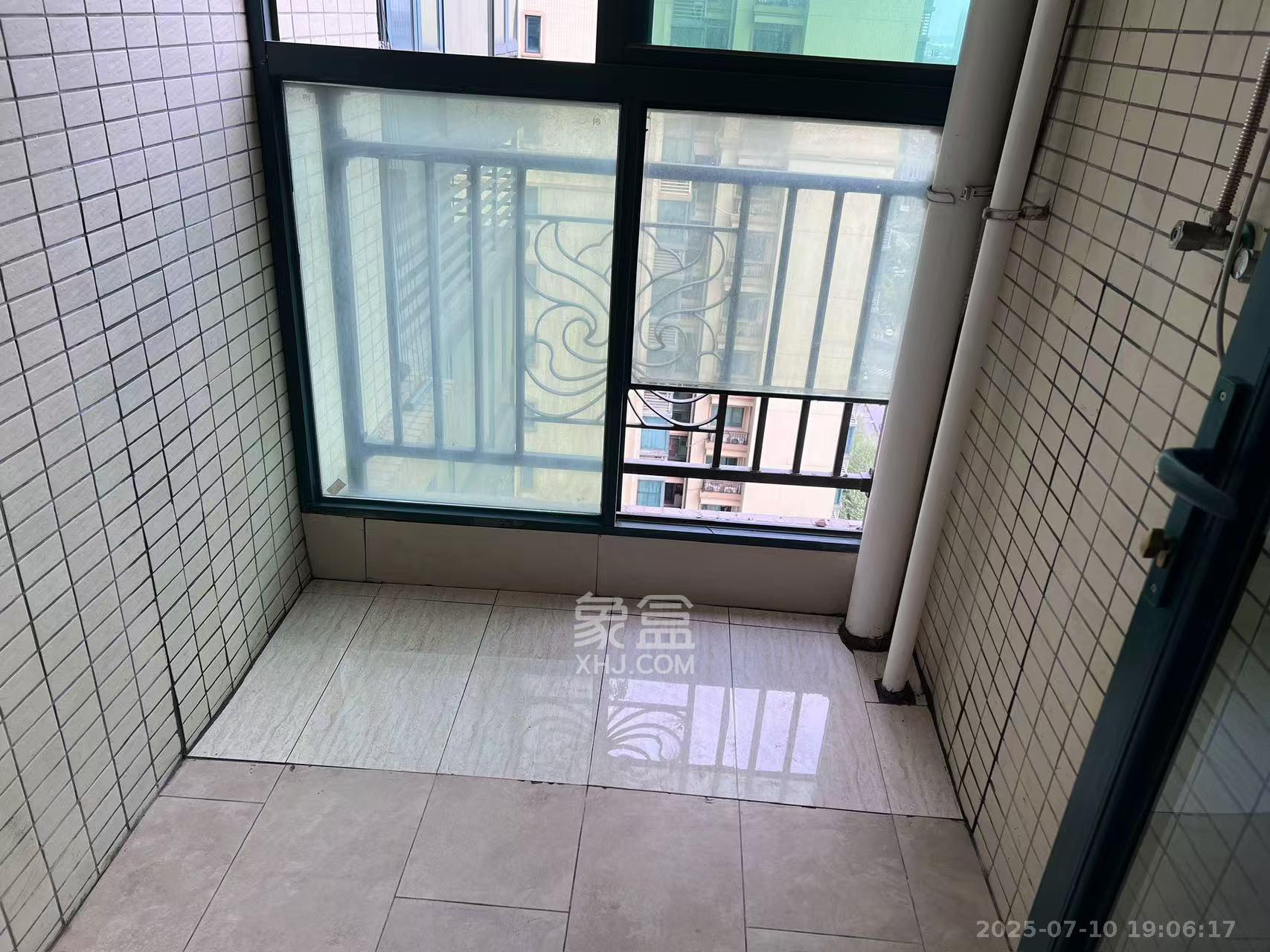 恒大翡翠华庭  2室2厅1卫   2100.00元/月室内图
