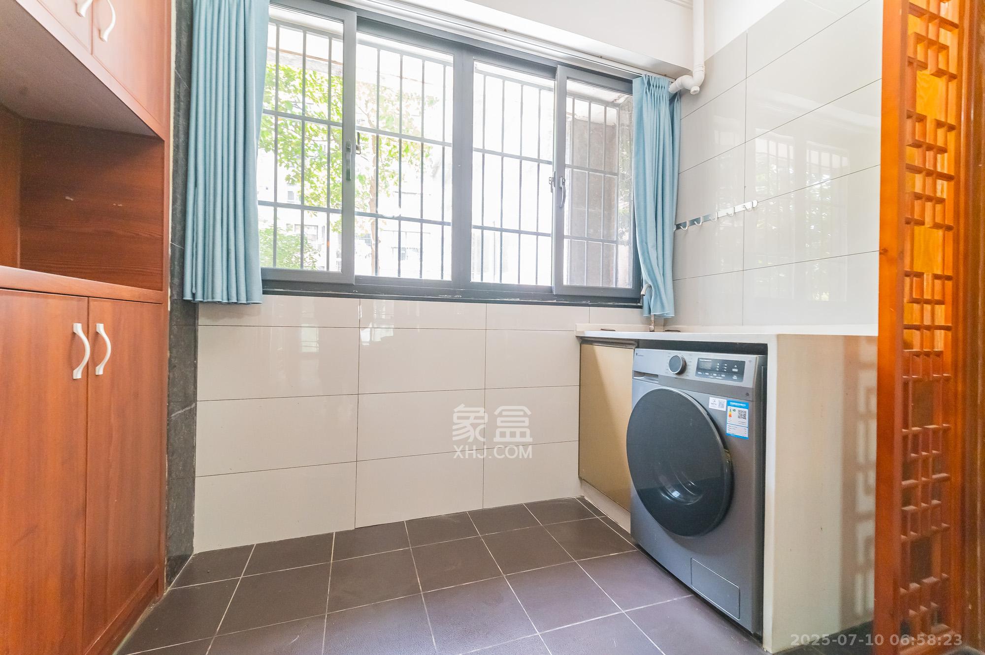 深业睿城  4室2厅2卫    112.0万阳台