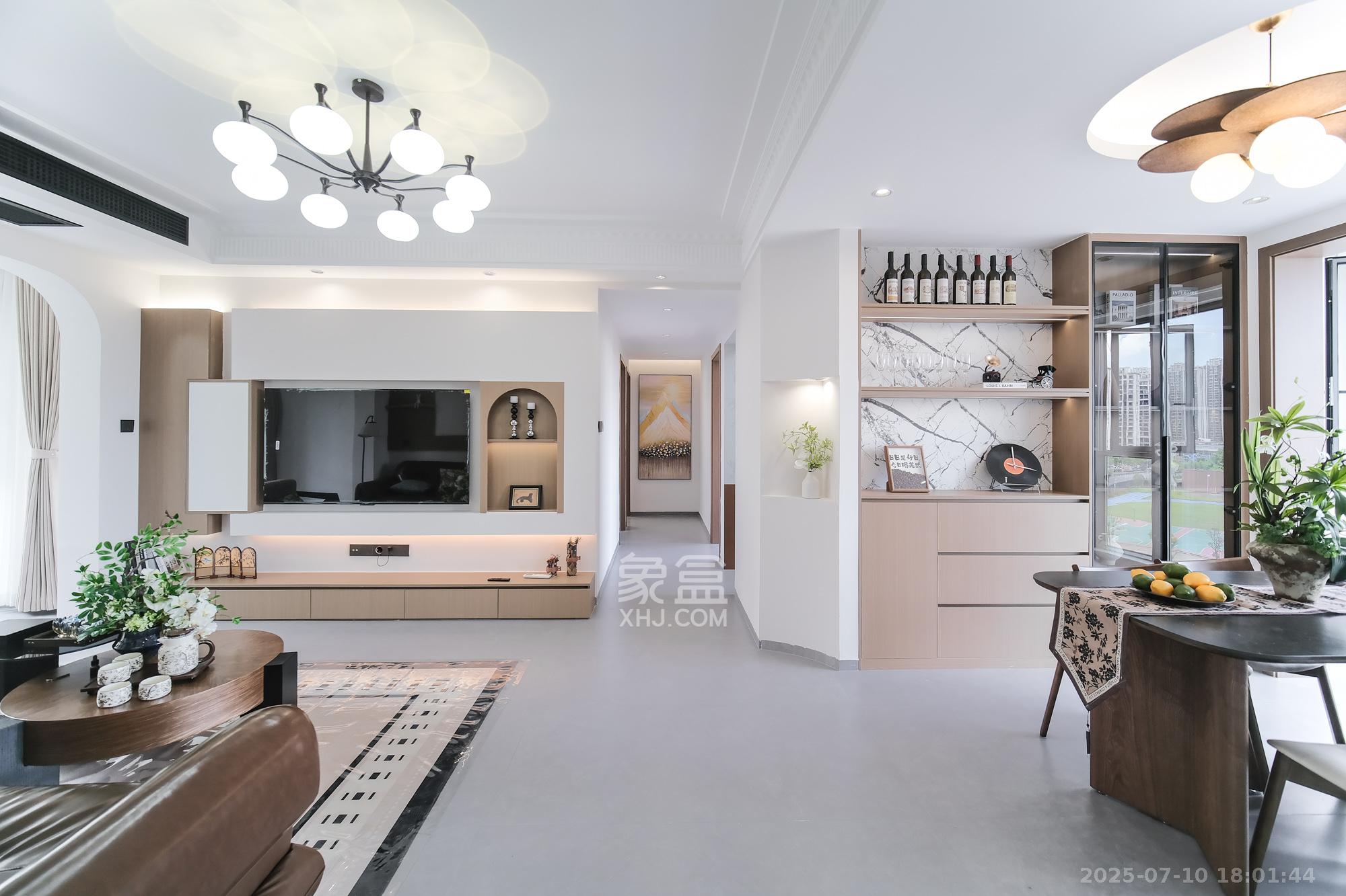 保利香槟国际  4室2厅2卫    102.8万 保利香槟国际  4室2厅2卫    102.8万客厅