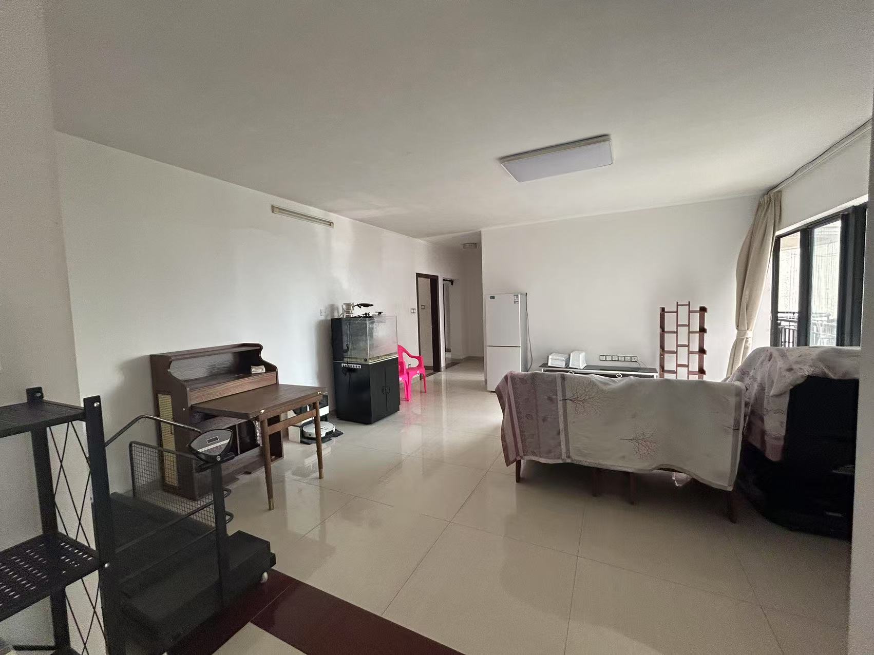 丽晶温泉海景花园一期(别名:丽晶维港、丽晶海景花园) 5室2厅2卫 3000.0元/月 丽晶温泉海景花园一期(别名:丽晶维港、丽晶海景花园) 5室2厅2卫 3000.0元/月室内图