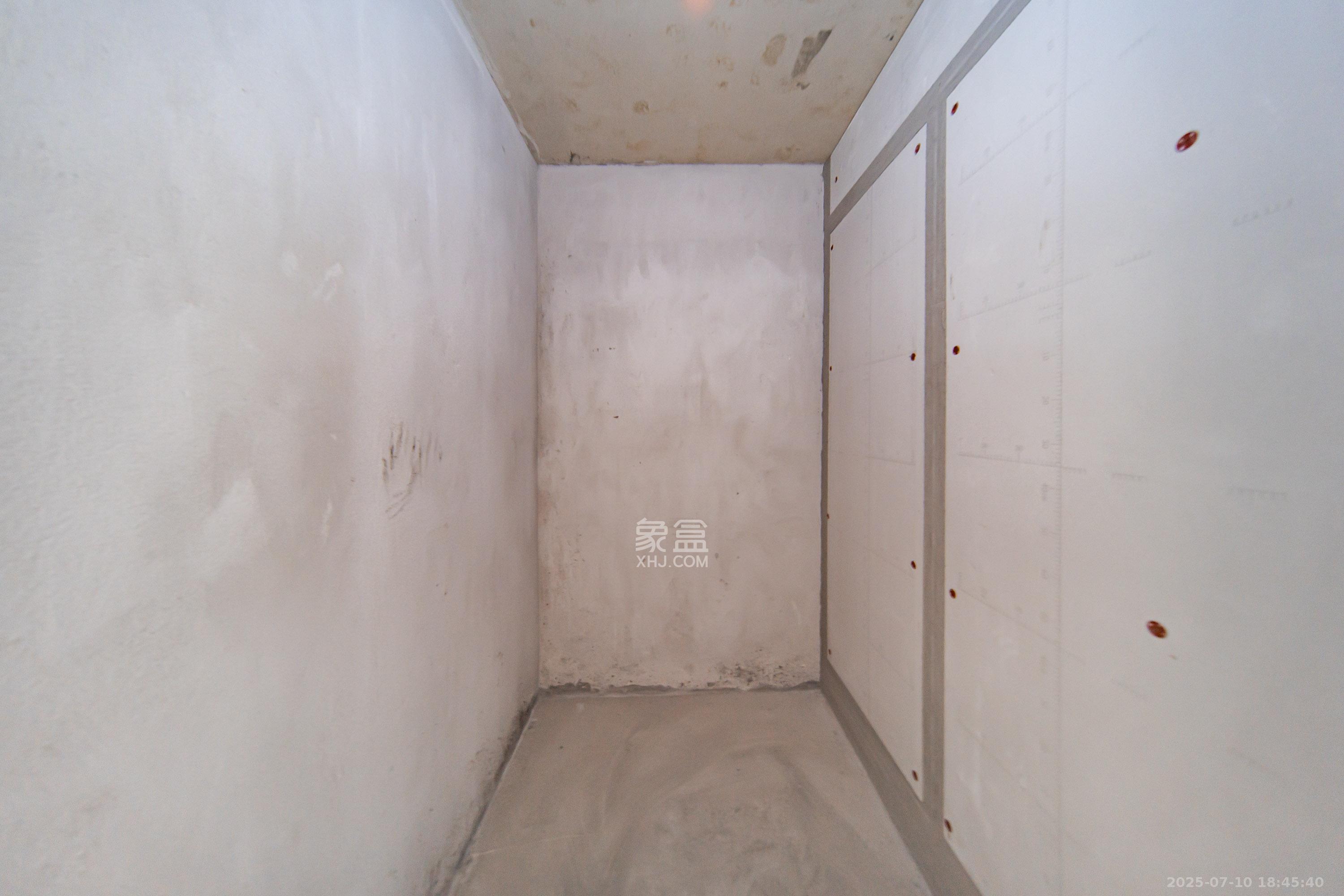 中建钰山湖  4室2厅2卫   390.00万卫生间