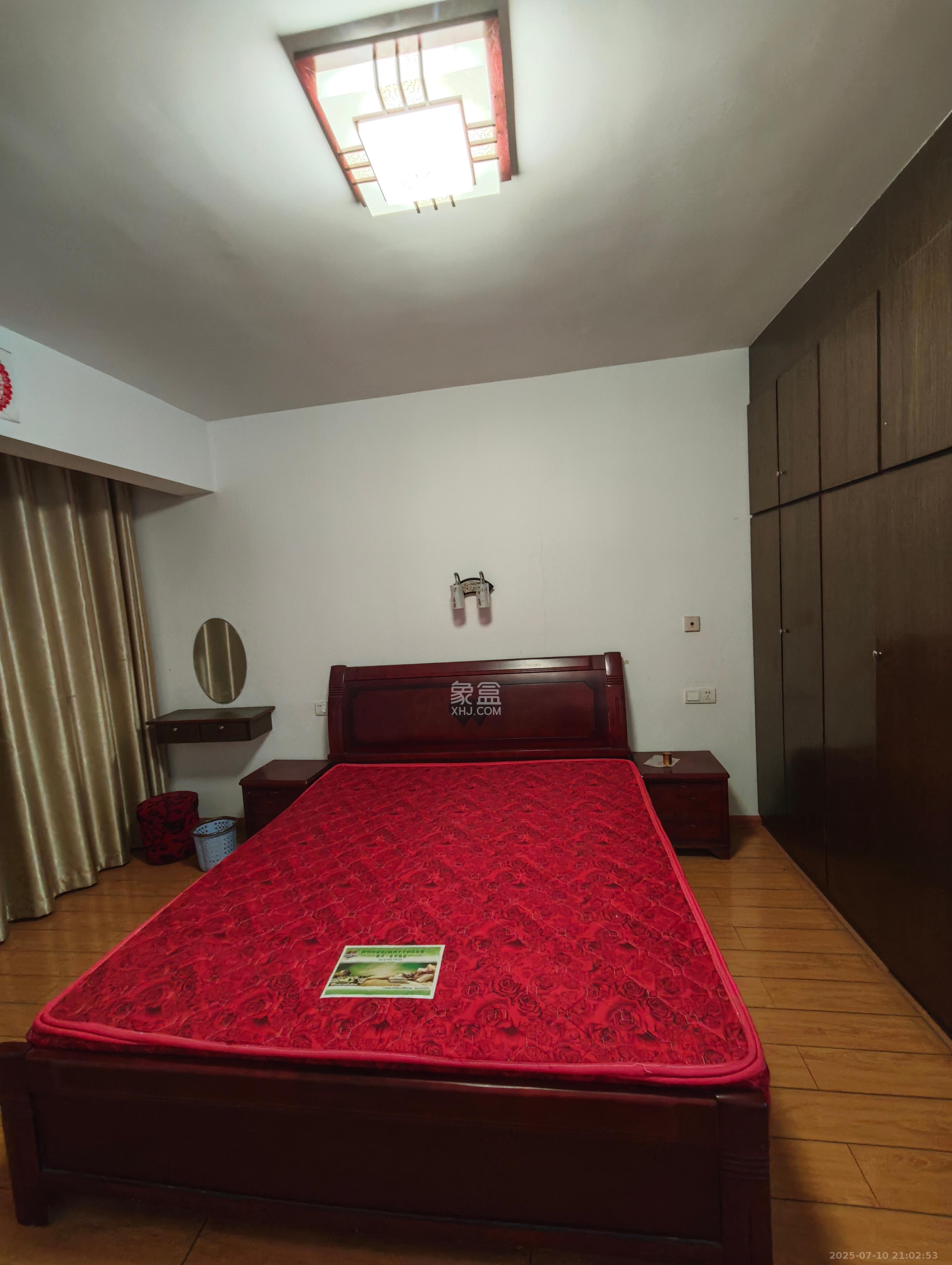 三一街区  3室2厅2卫   1700.00元/月室内图