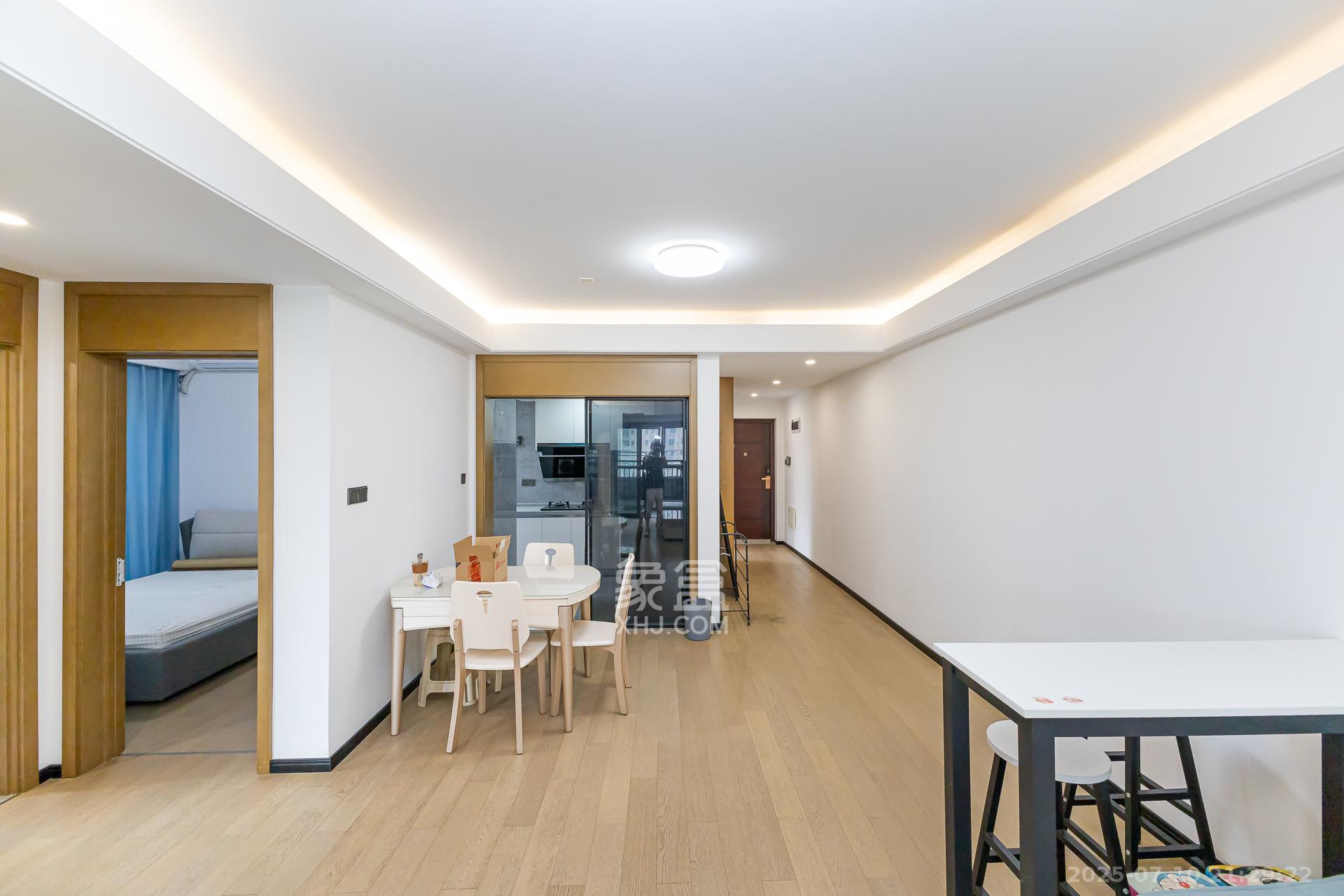 润和滨江府 3室2厅2卫 105.0万 润和滨江府 3室2厅2卫 105.0万客厅