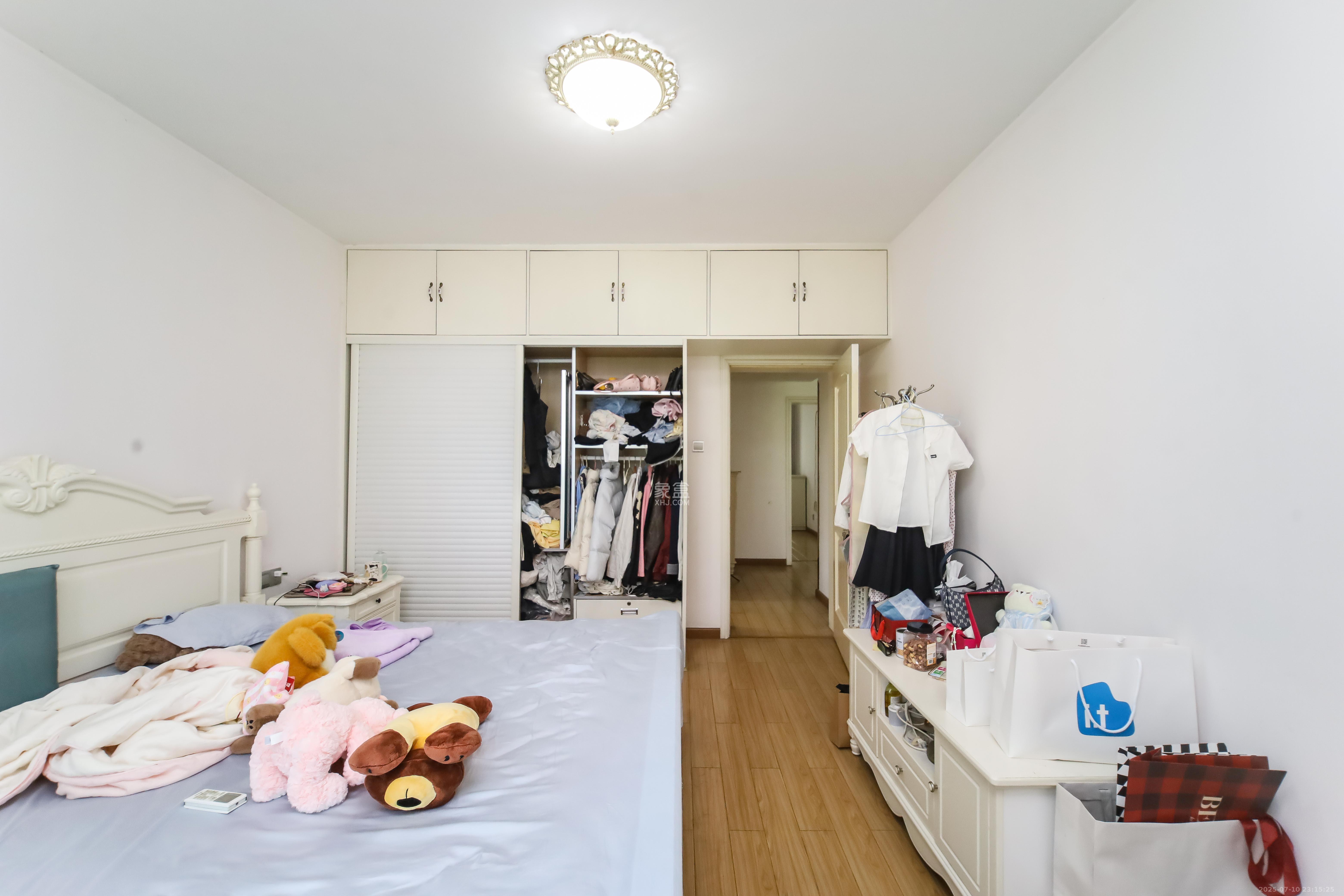 西街花园  2室2厅1卫   108.00万卧室