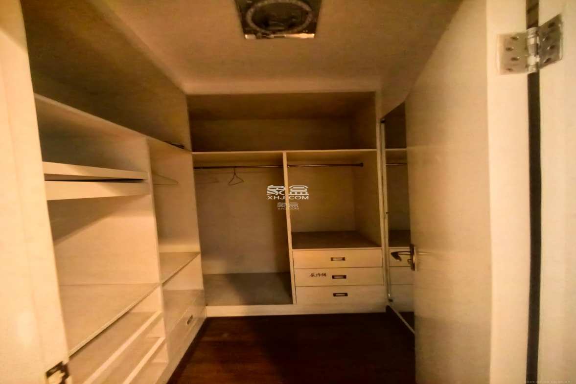 鸿铭中心  4室2厅3卫    5500.0元/月 鸿铭中心  4室2厅3卫    5500.0元/月室内图