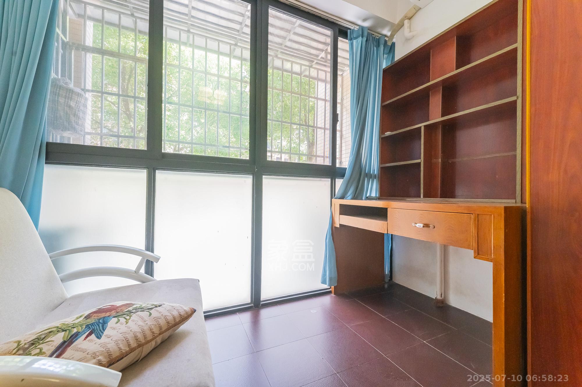 深业睿城  4室2厅2卫    112.0万阳台