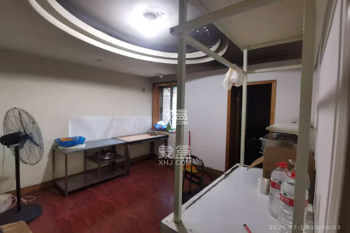 天心城市广场(黄金之城) 3室2厅2卫 3000.0元/月 天心城市广场(黄金之城) 3室2厅2卫 3000.0元/月室内图