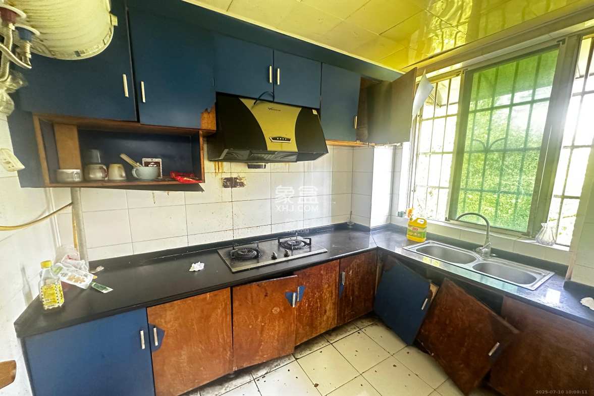 中南汽车世界 2室2厅1卫 1000.0元/月 中南汽车世界 2室2厅1卫 1000.0元/月室内图