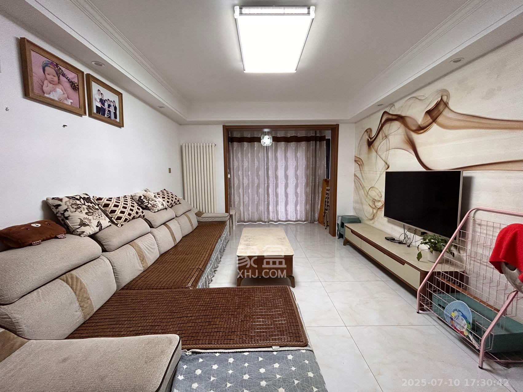 怡海星城  3室2厅2卫    2300.0元/月室内图